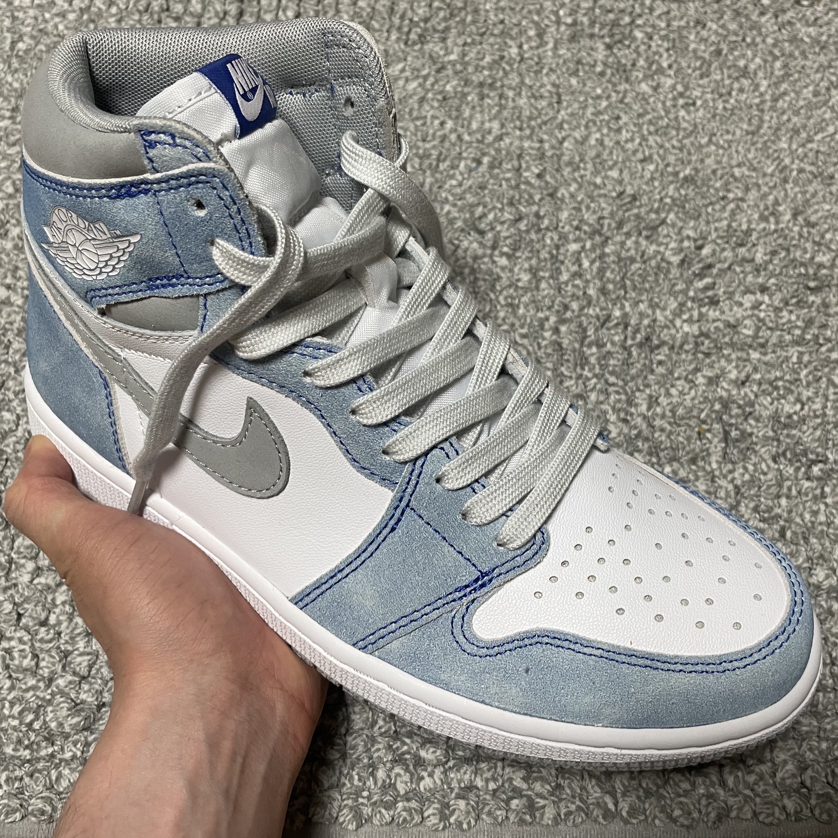 Jordan 1 Retro High OG Hyper Royal 착용 스타일