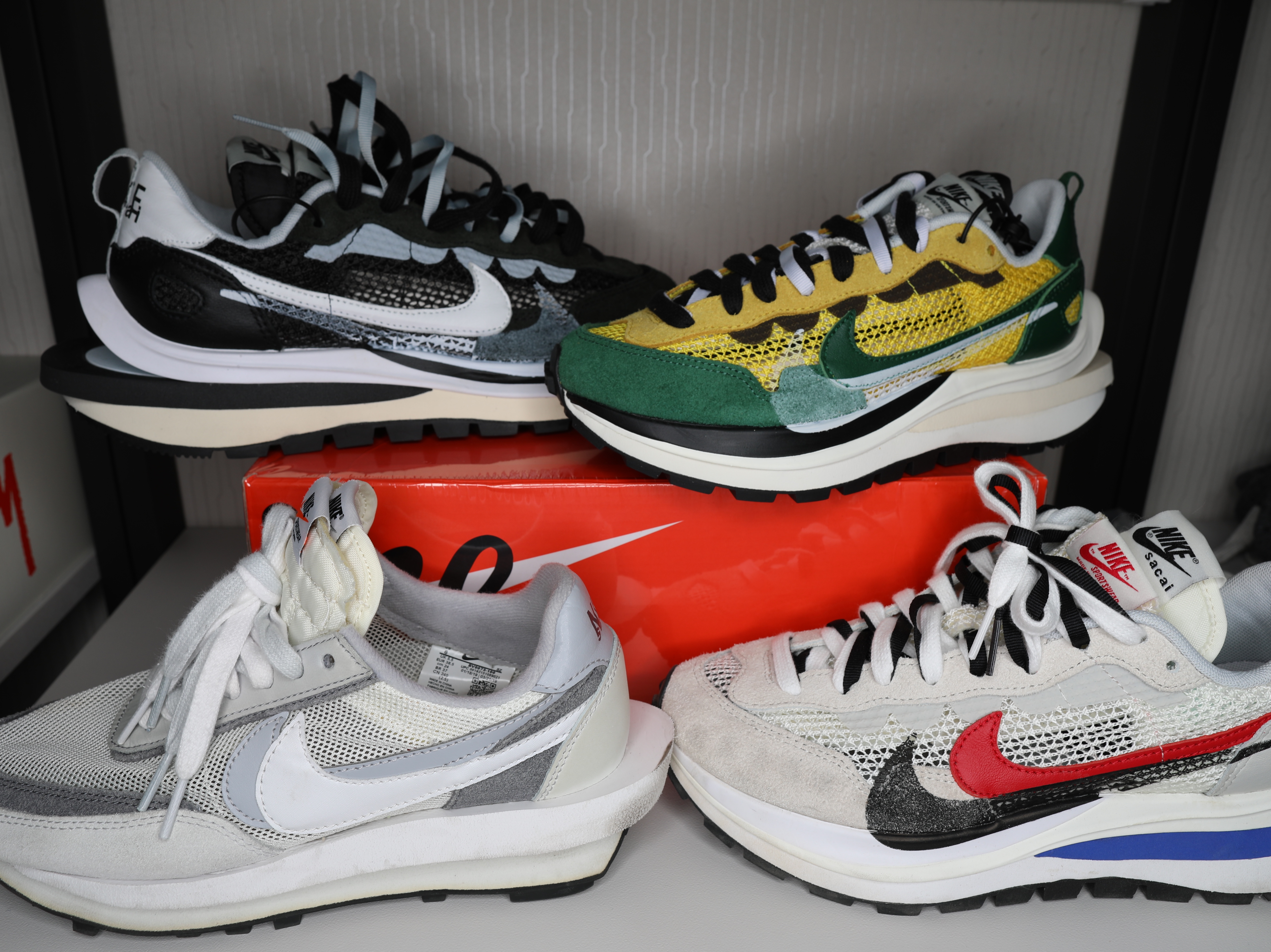 Nike x Sacai VaporWaffle Tour Yellow & Gorge Green Sail, Nike x Sacai VaporWaffle Black White 착용 스타일 - 1