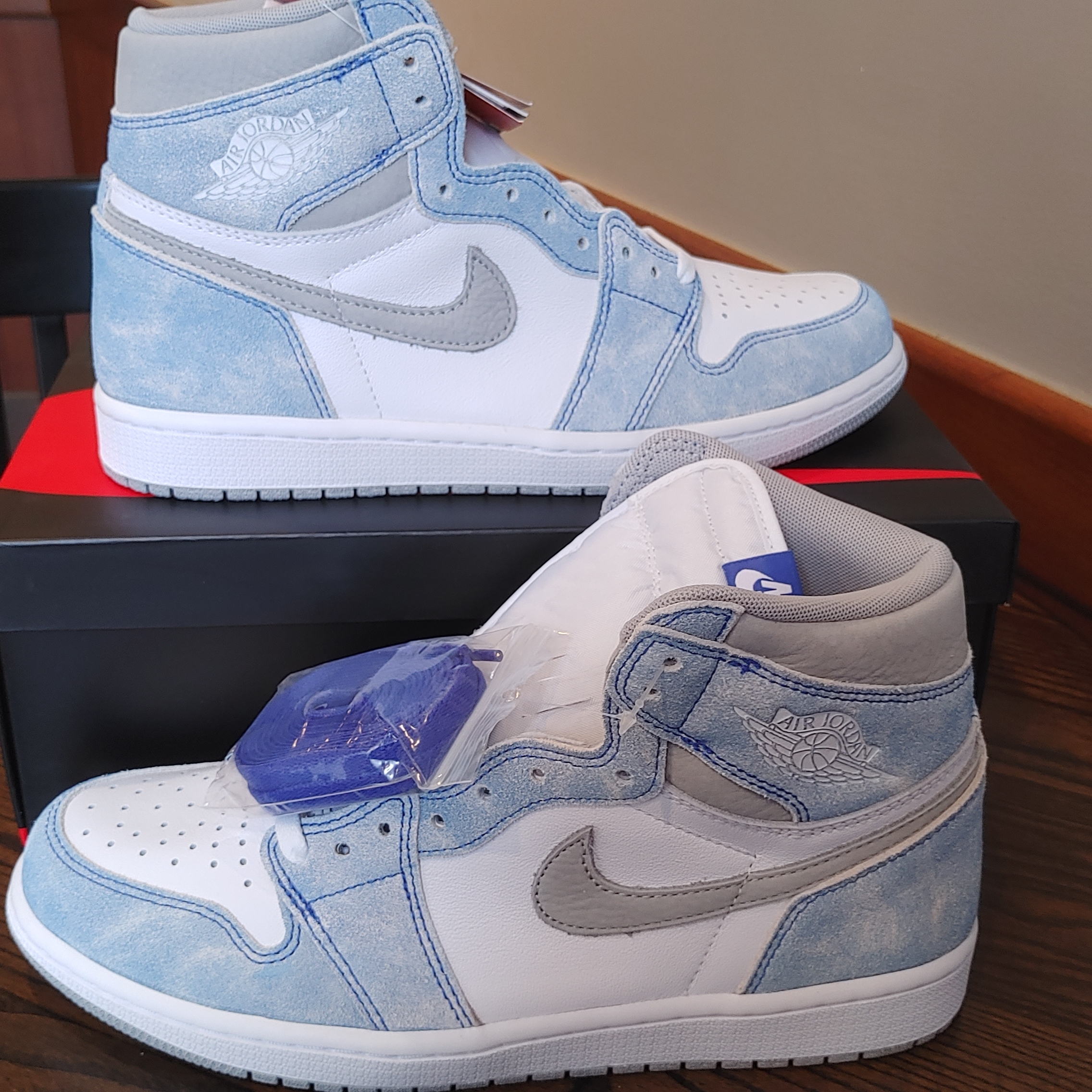 Jordan 1 Retro High OG Hyper Royal 착용 스타일