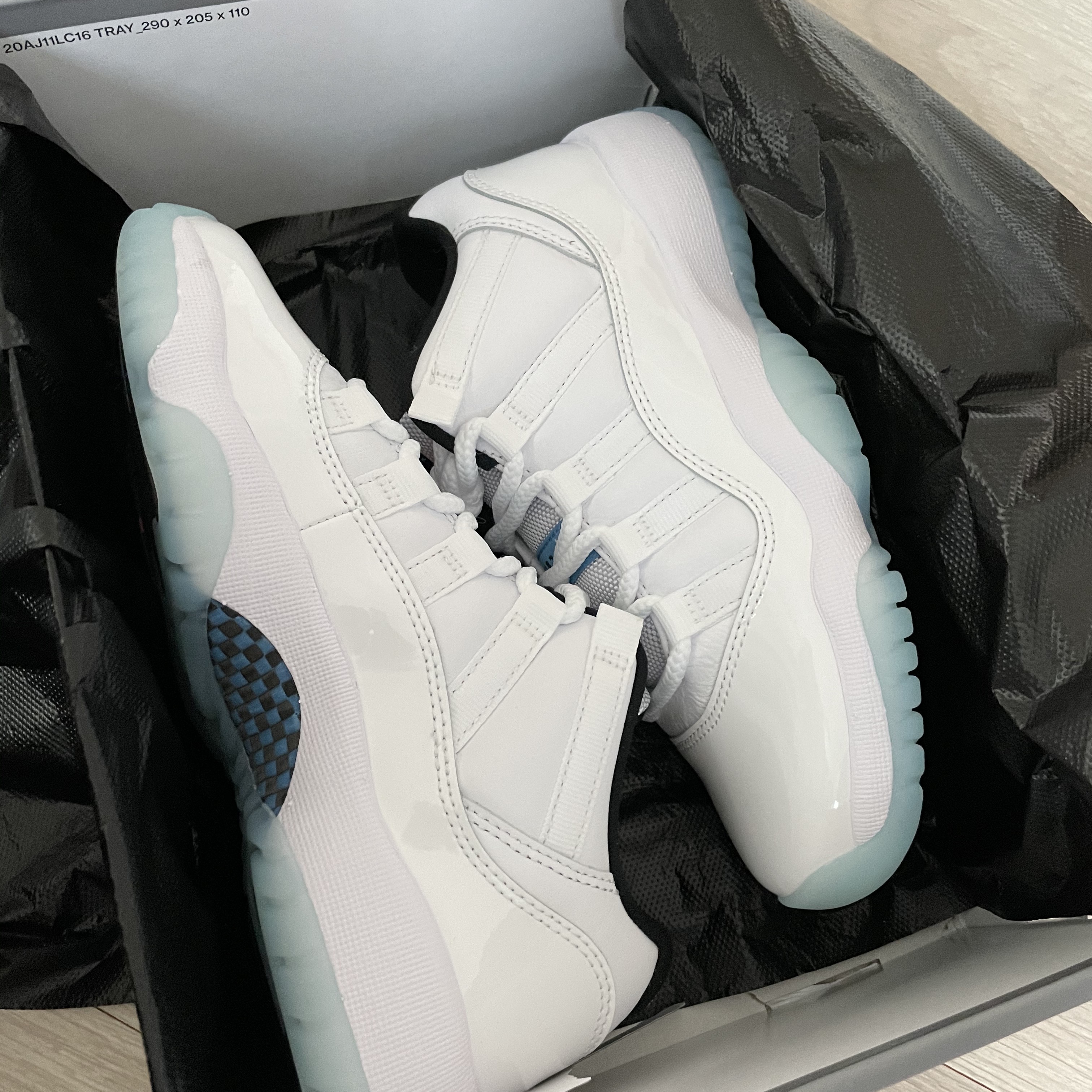 (GS) Jordan 11 Retro Low Legend Blue 착용 스타일 - 3
