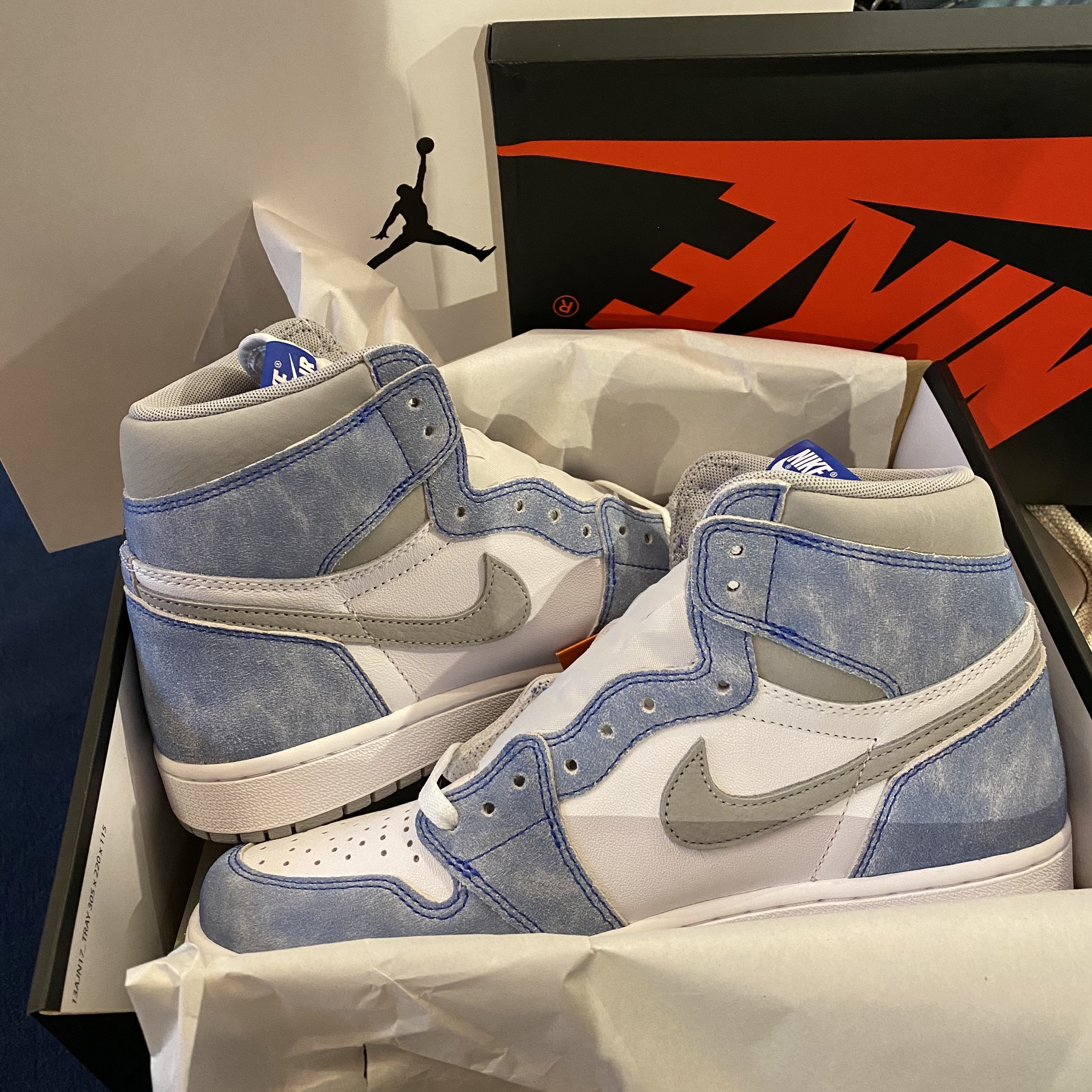 Jordan 1 Retro High OG Hyper Royal 착용 스타일