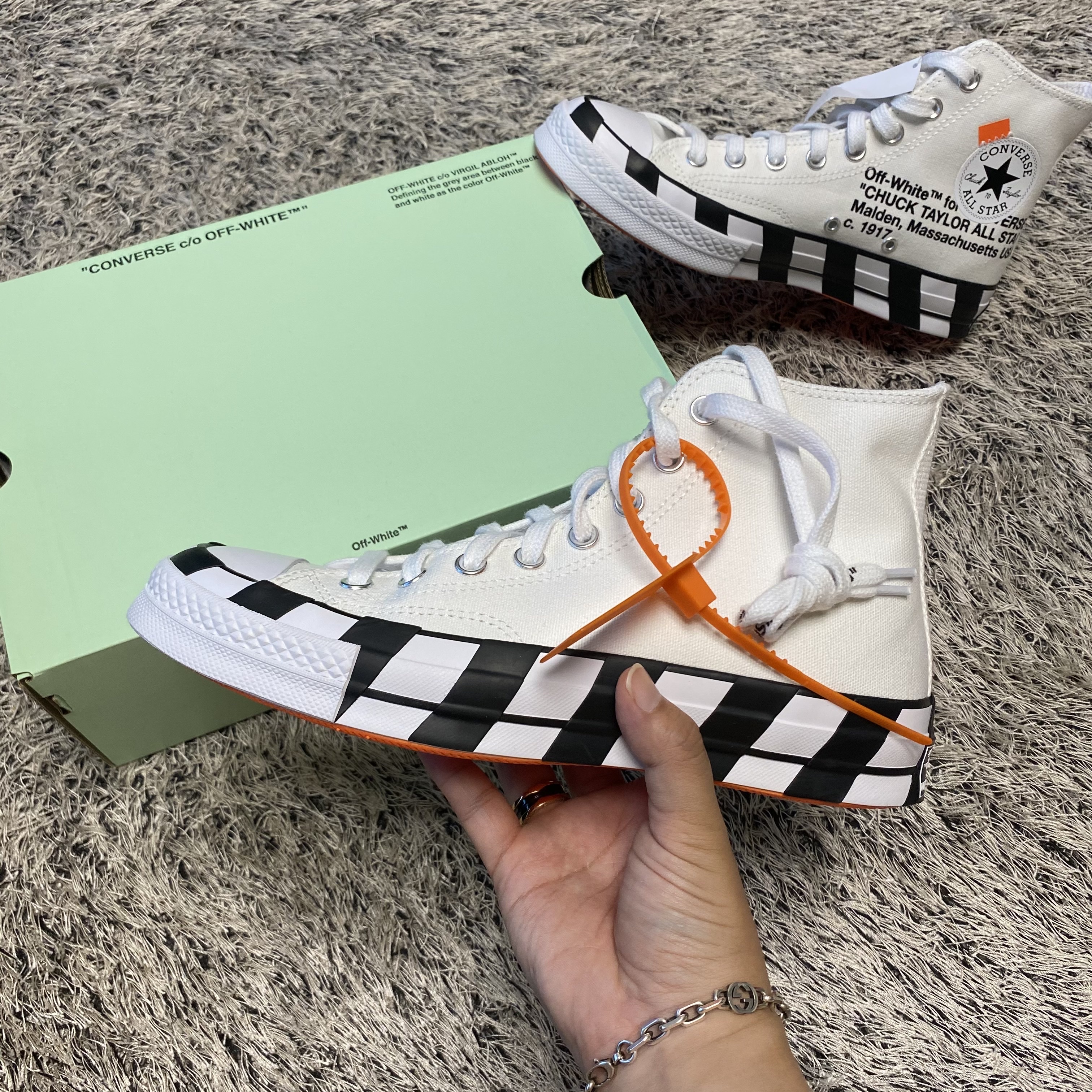 Converse x Off-White Chuck 70 High V2 2021 착용 스타일 - 1