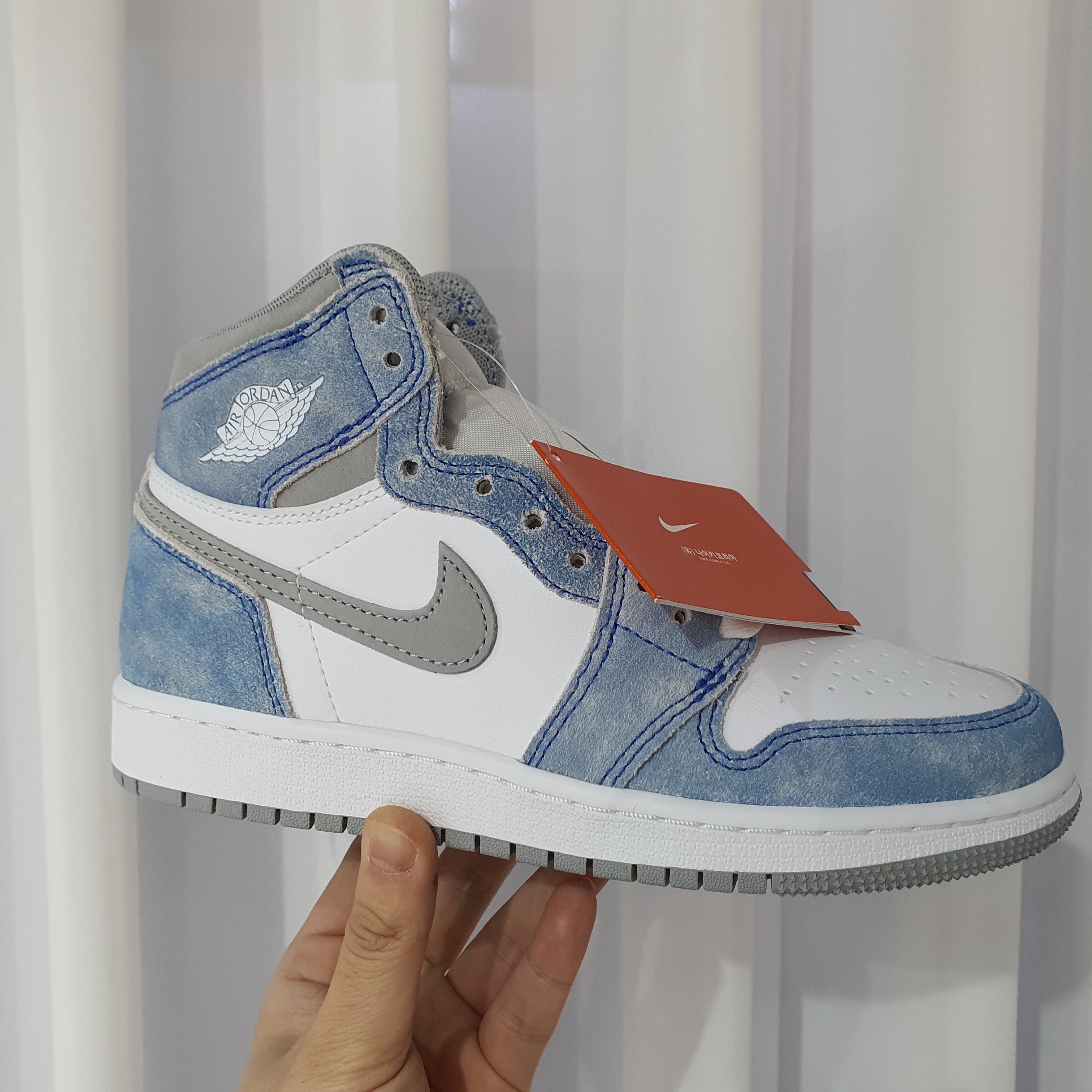 (GS) Jordan 1 Retro High OG Hyper Royal 착용 스타일 - 1