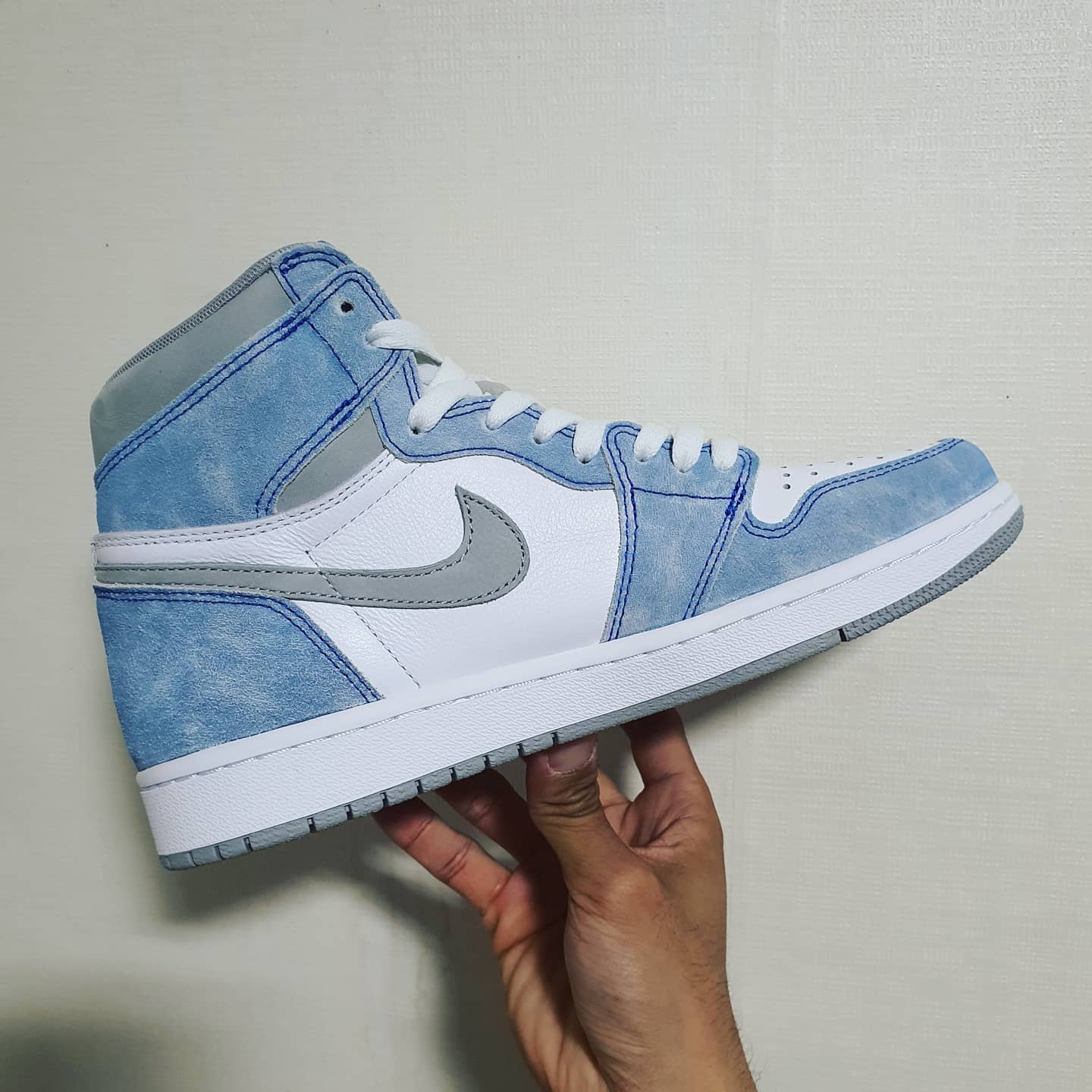 Jordan 1 Retro High OG Hyper Royal, Jordan 1 Mid Bred Banned 2020 착용 스타일 - 3