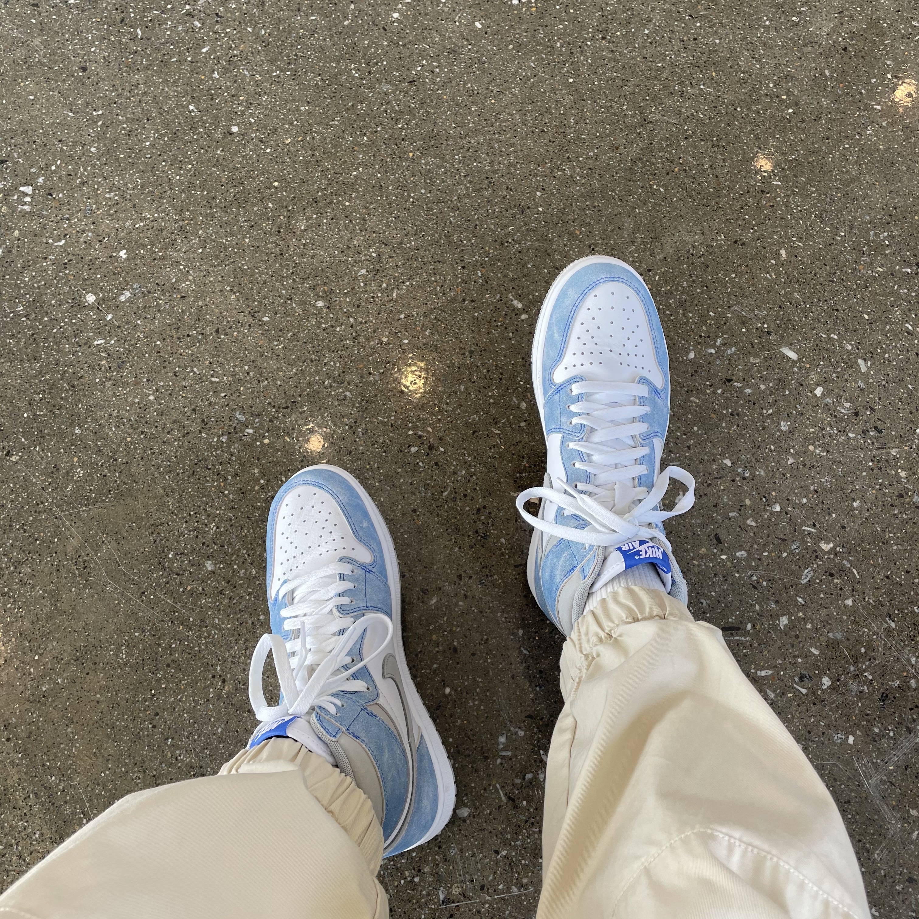 Jordan 1 Retro High OG Hyper Royal 착용 스타일 - 3