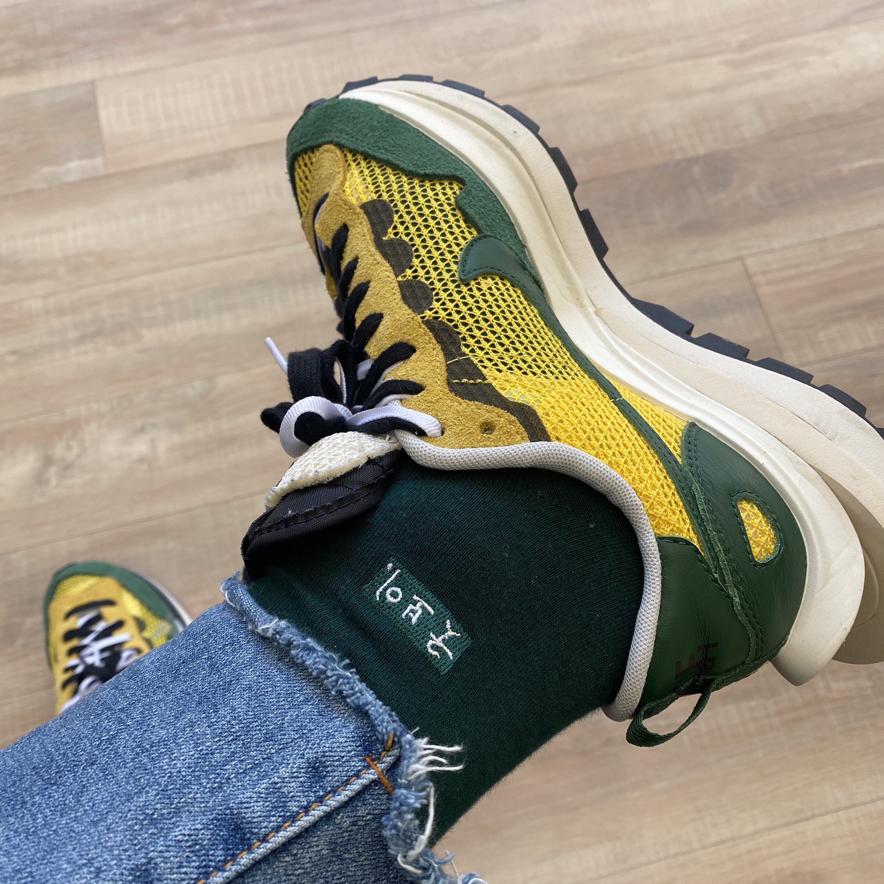 Nike x Sacai VaporWaffle Tour Yellow & Gorge Green Sail 착용 스타일