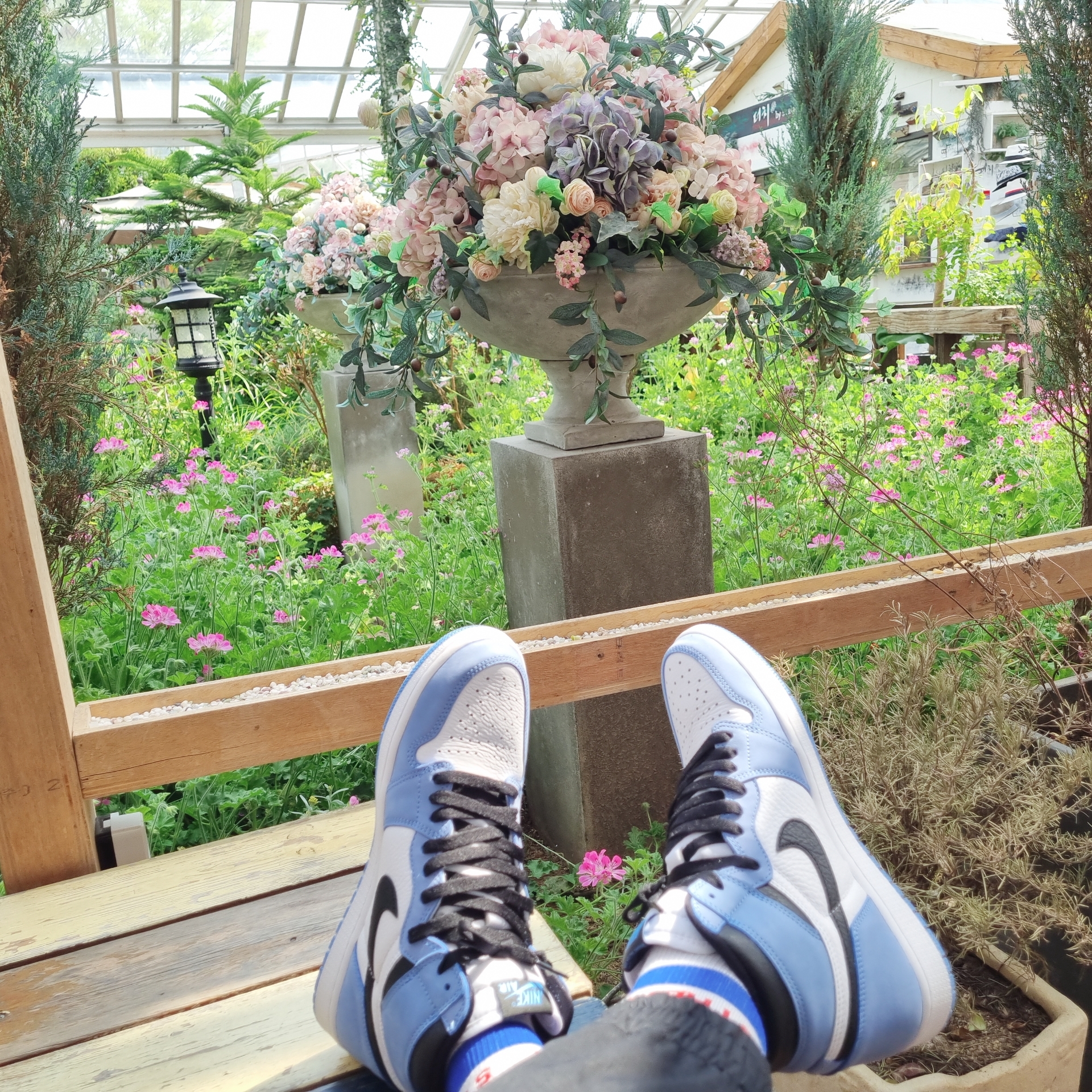 Jordan 1 Retro High OG University Blue 착용 스타일