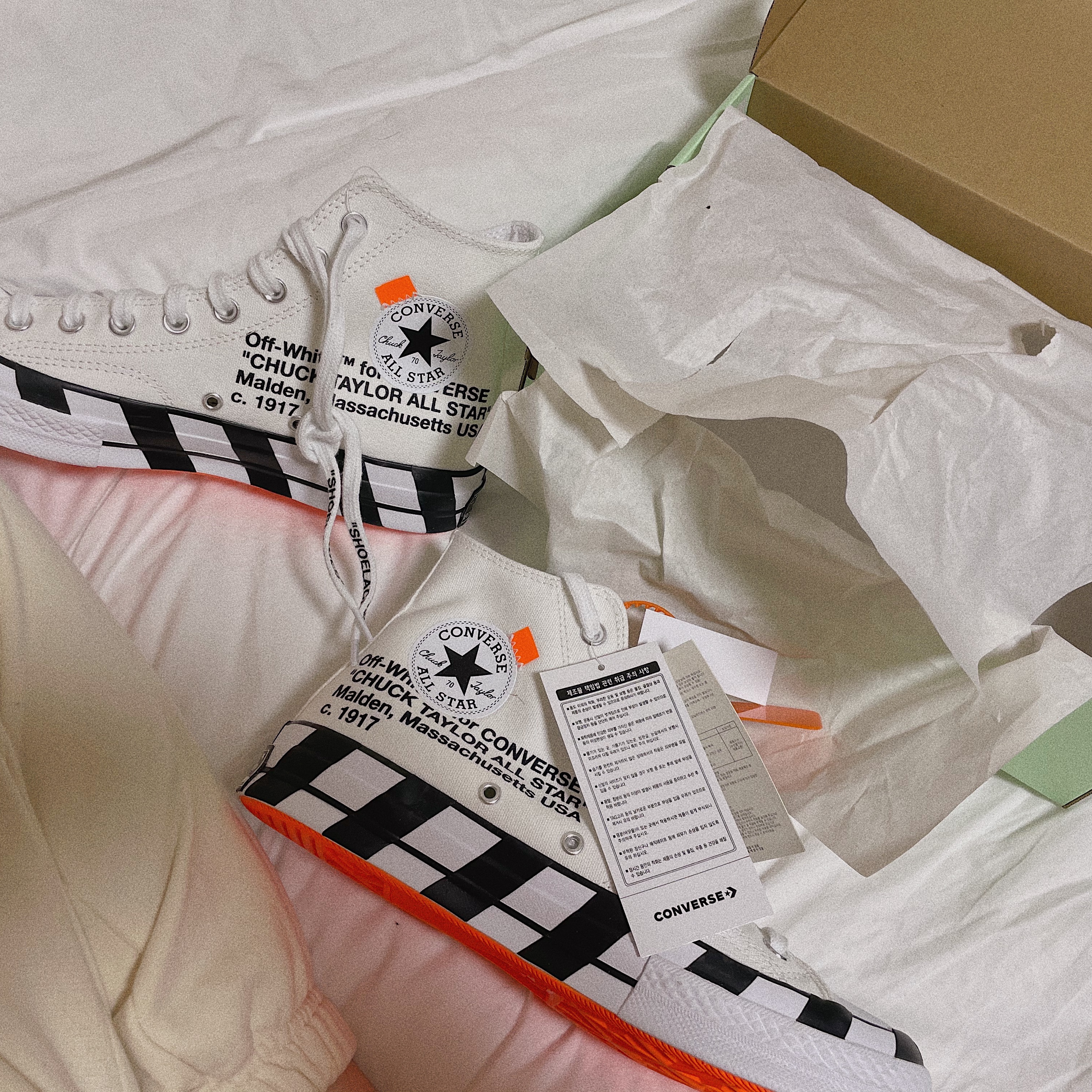 Converse x Off-White Chuck 70 High V2 2021 착용 스타일 - 3