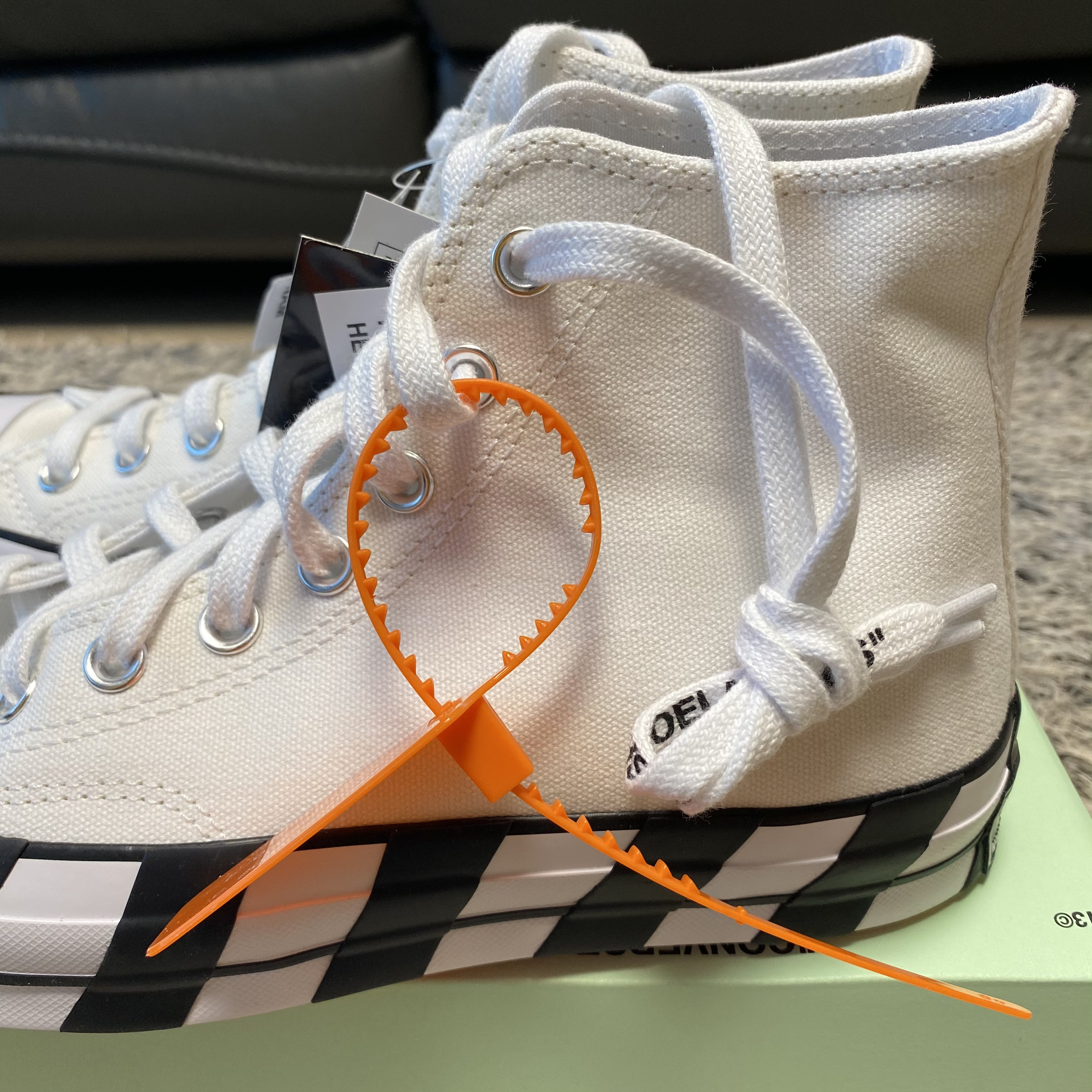 Converse x Off-White Chuck 70 High V2 2021 착용 스타일 - 3