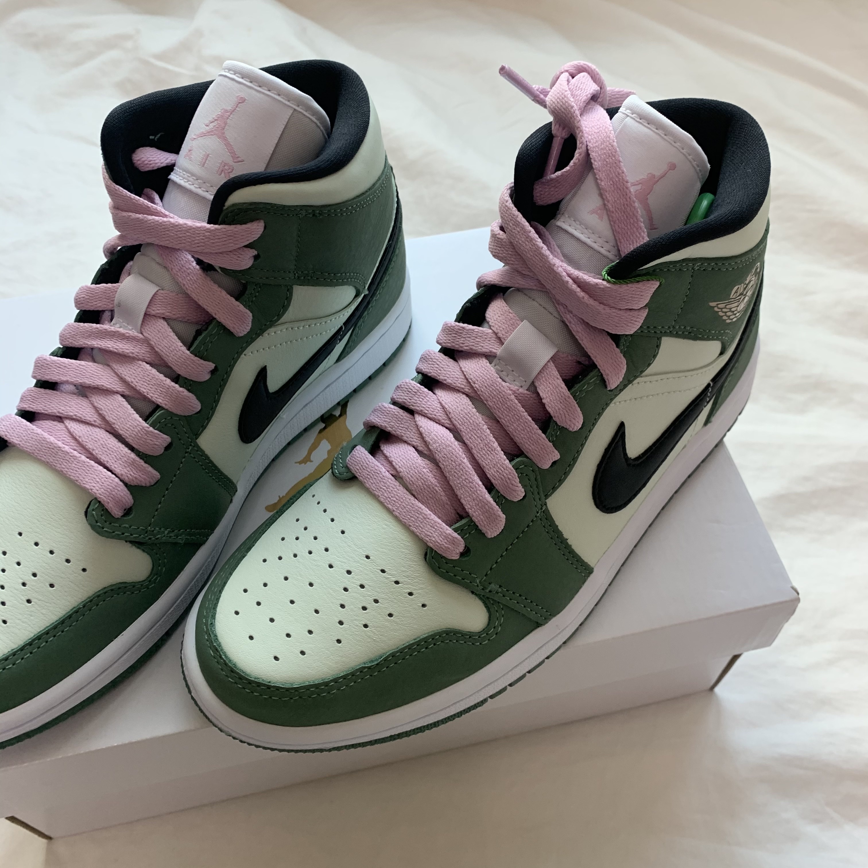 (W) Jordan 1 Mid SE Dutch Green 착용 스타일 - 2