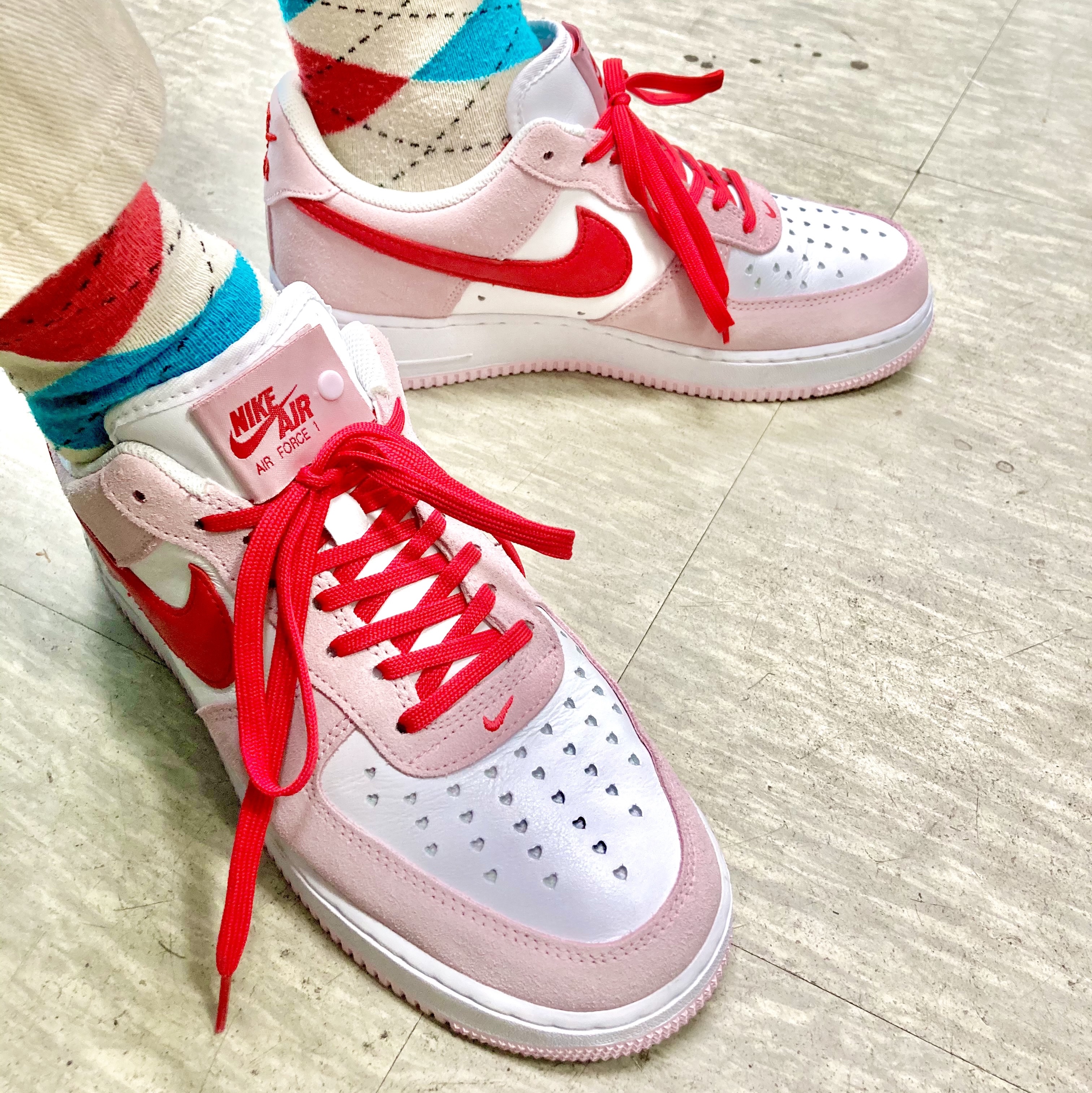 Nike Air Force 1 '07 QS Valentine's Day 착용 스타일 - 2