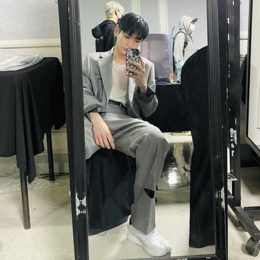 Reebok x Maison Margiela Classic Leather Tabi Shoes White 착용 스타일 - 3