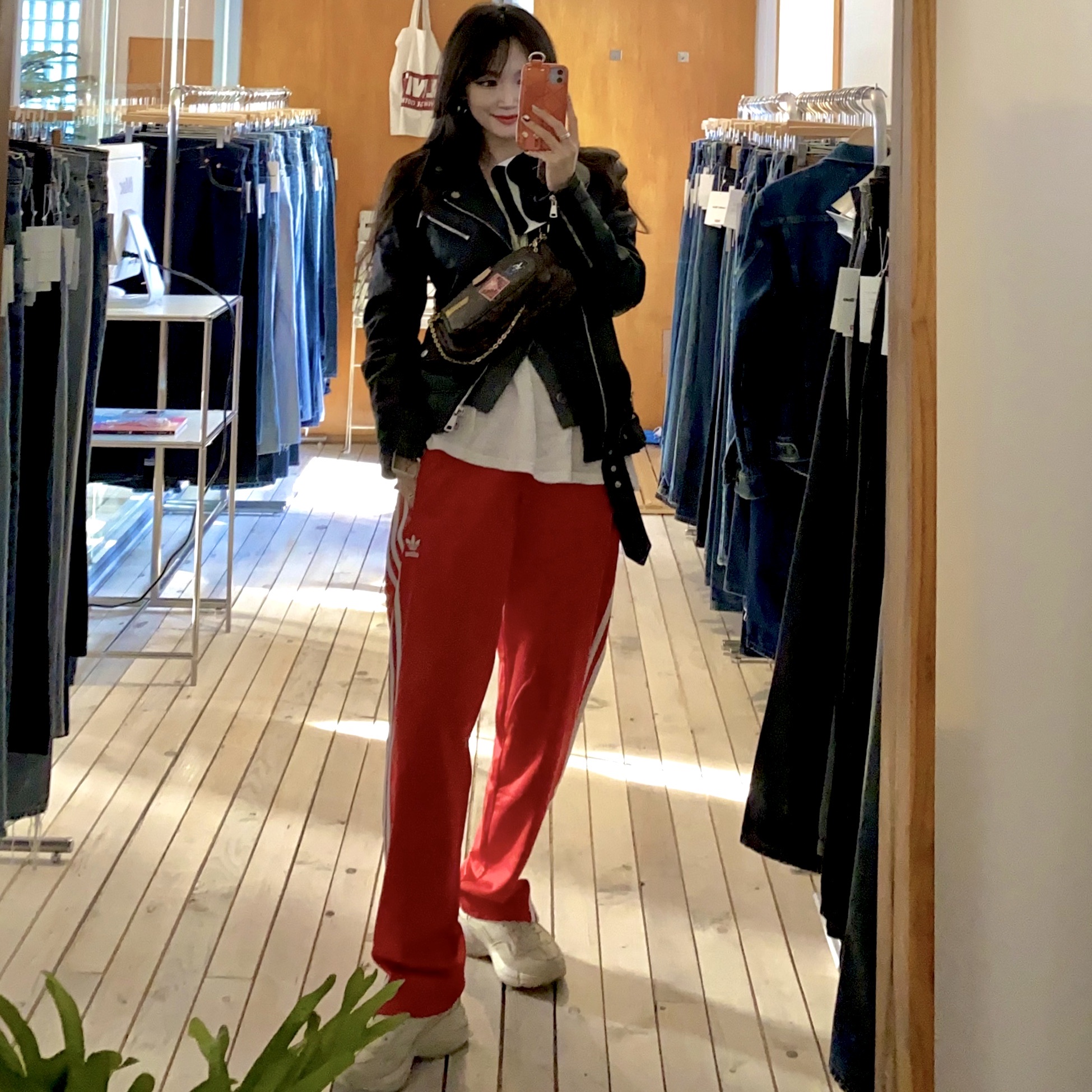 Gucci Rhyton Leather Sneakers Logo 착용 스타일 - 1