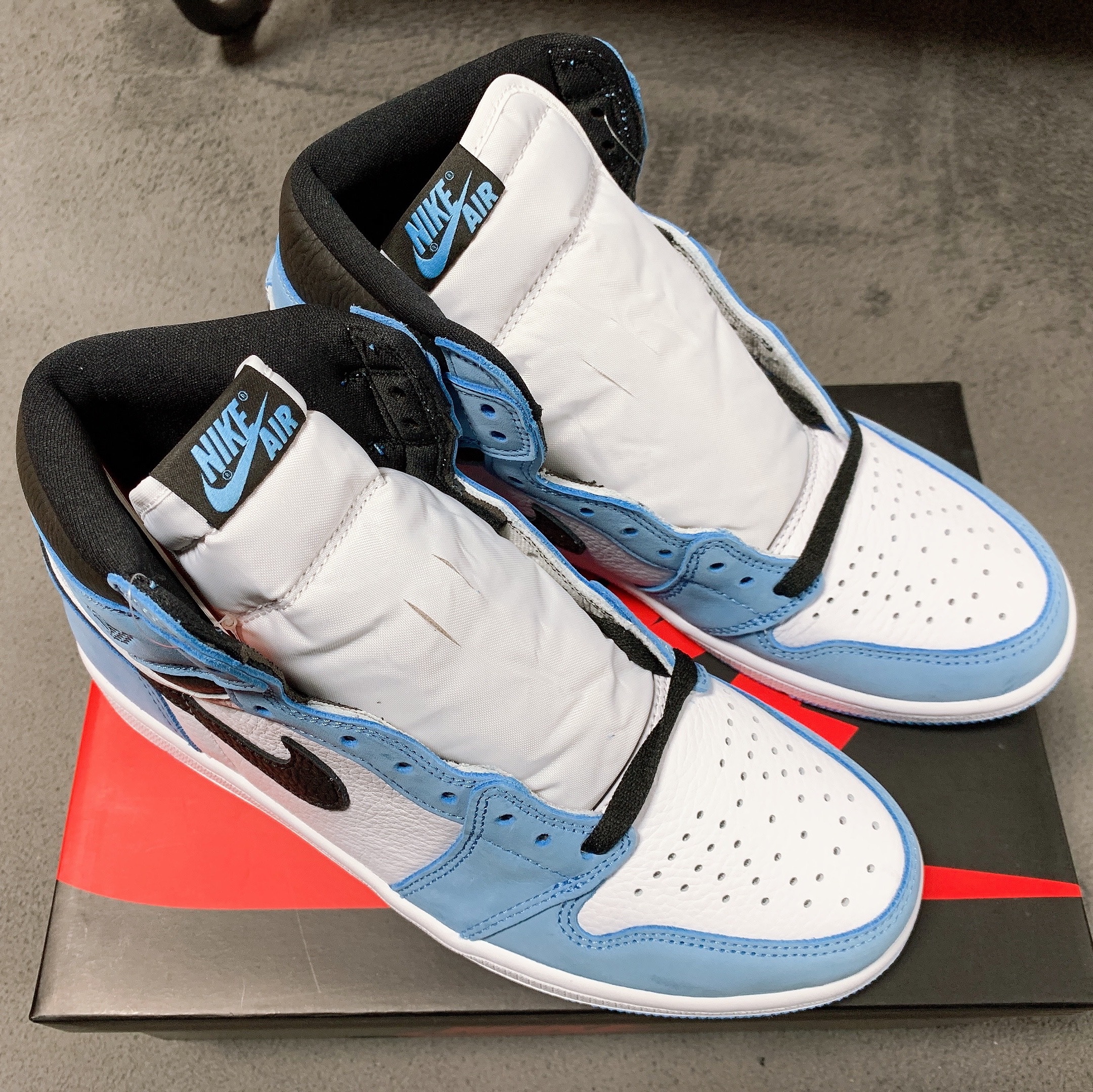 Nike Dunk Low Retro Black, Jordan 1 Retro High OG University Blue 착용 스타일 - 2