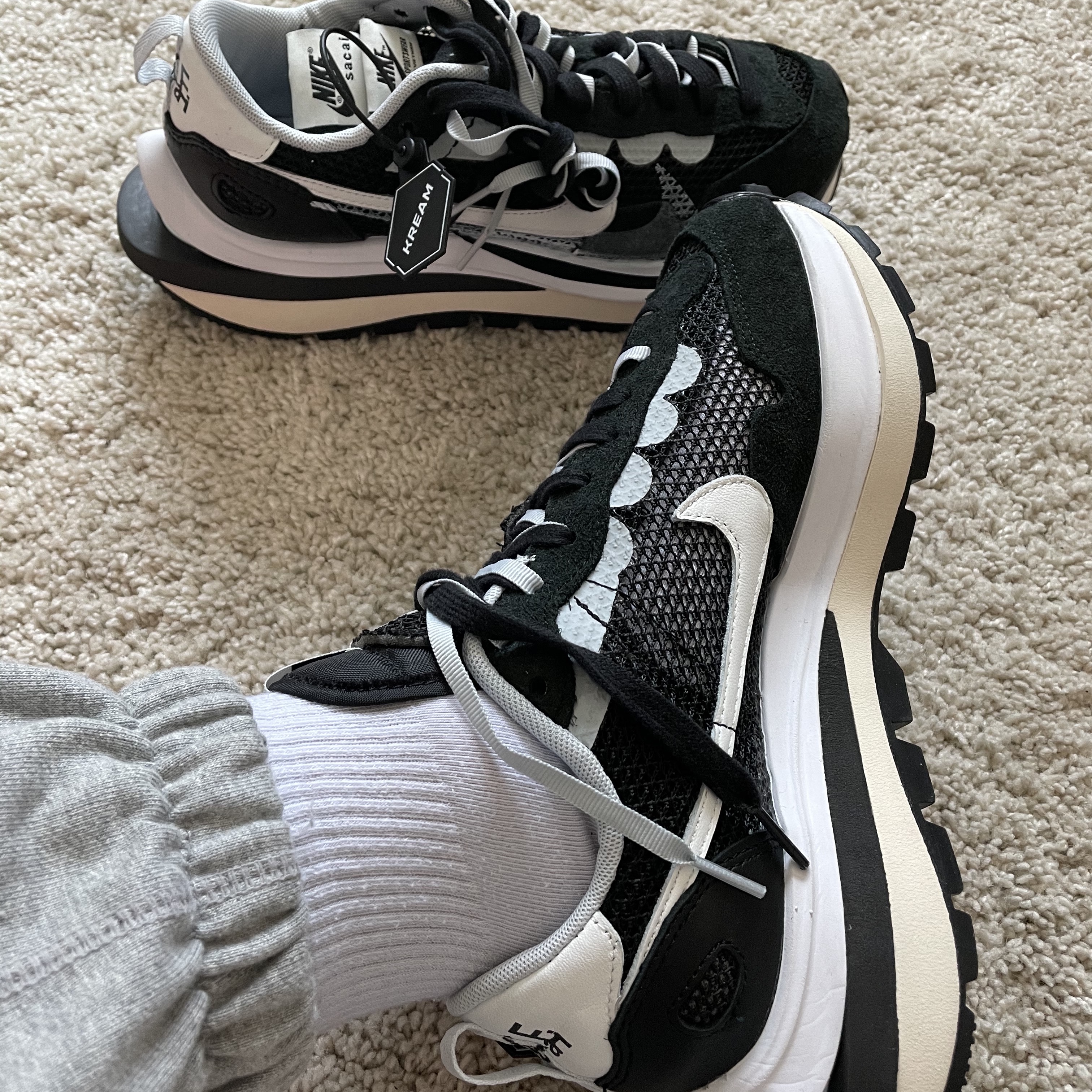 Nike x Sacai VaporWaffle Black White 착용 스타일 - 1
