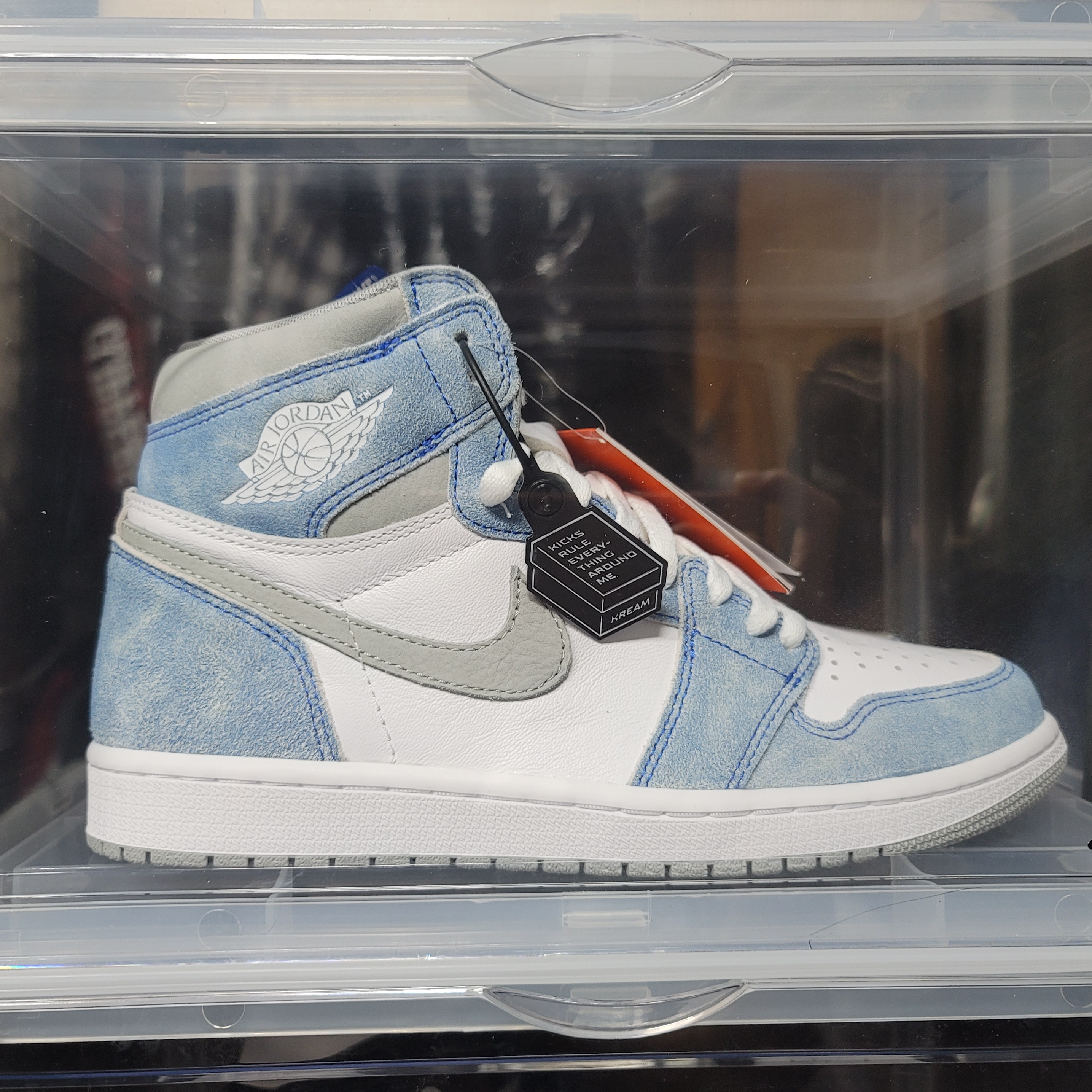 Jordan 1 Retro High OG Hyper Royal 착용 스타일 - 1