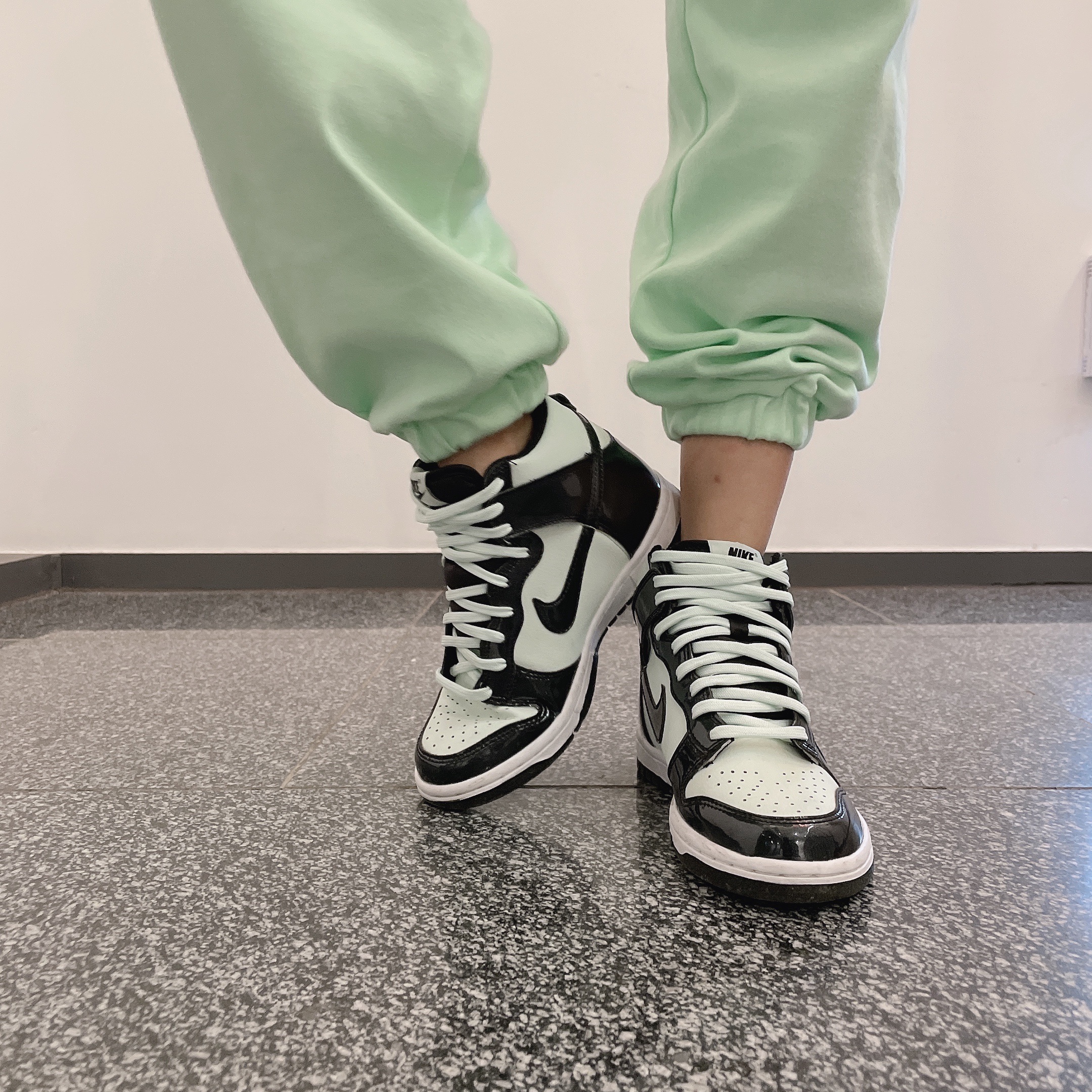 Nike Dunk High Barely Green, (GS) Nike Dunk High Barely Green 착용 스타일 - 2