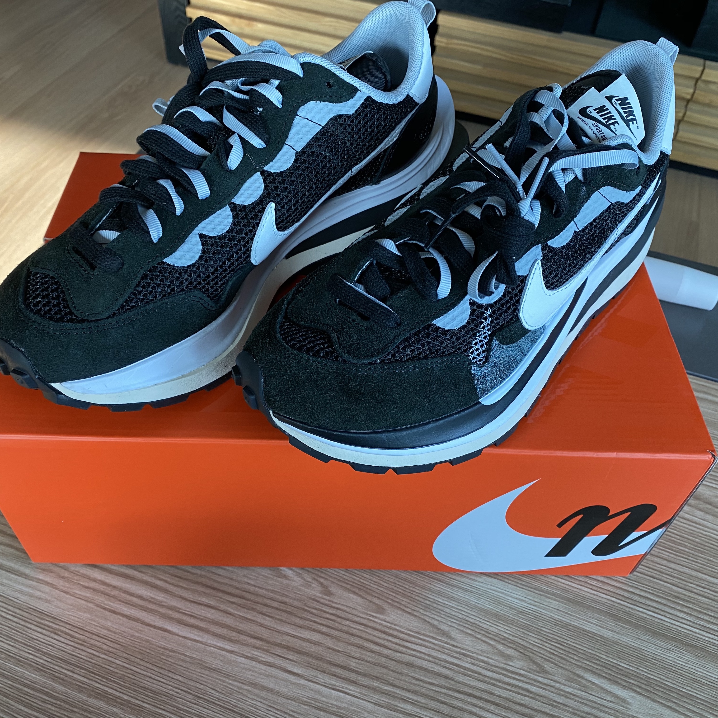Nike x Sacai VaporWaffle Black White 착용 스타일 - 1