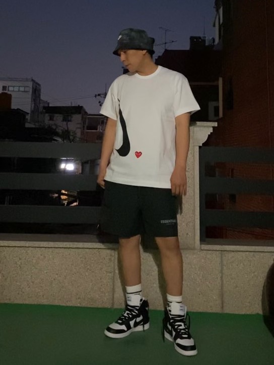Play Comme des Garcons x Nike T-Shirt White, Nike x Ambush Dunk High Black 착용 스타일