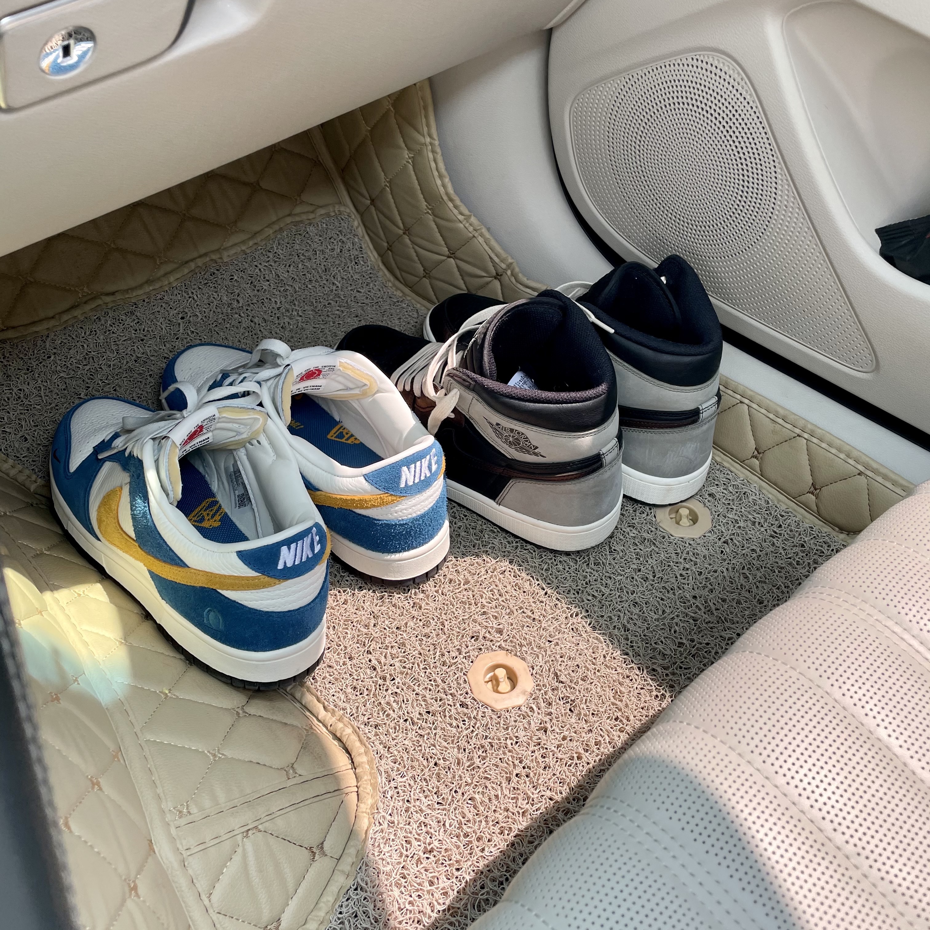 Nike x Kasina Dunk Low 80's Bus, Jordan 1 Retro High OG Rust Shadow 착용 스타일