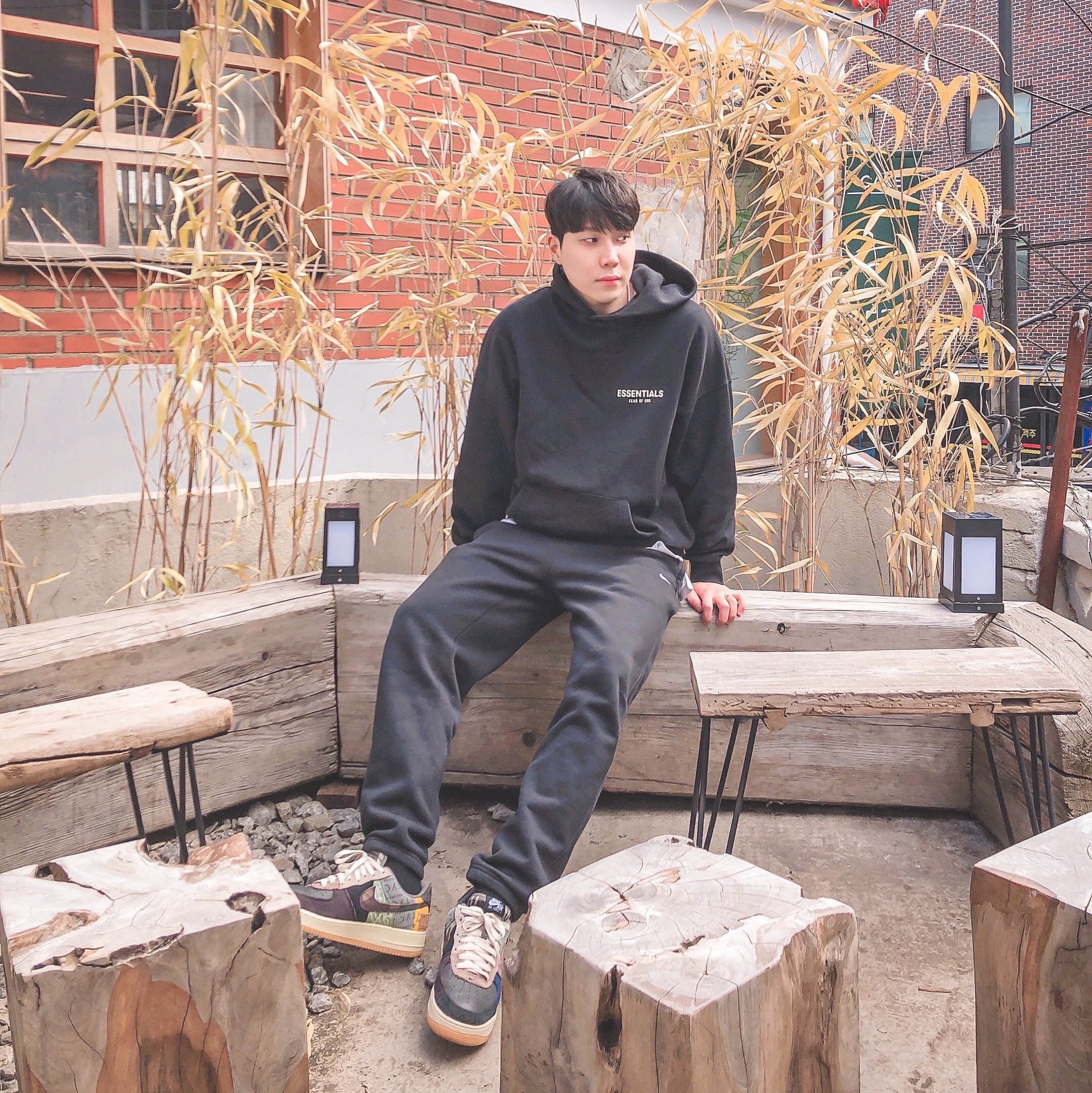 Nike x Travis Scott Air Force 1 Low Cactus Jack, Nike M NRG Solo Swoosh Track Pants Black - Asia 착용 스타일