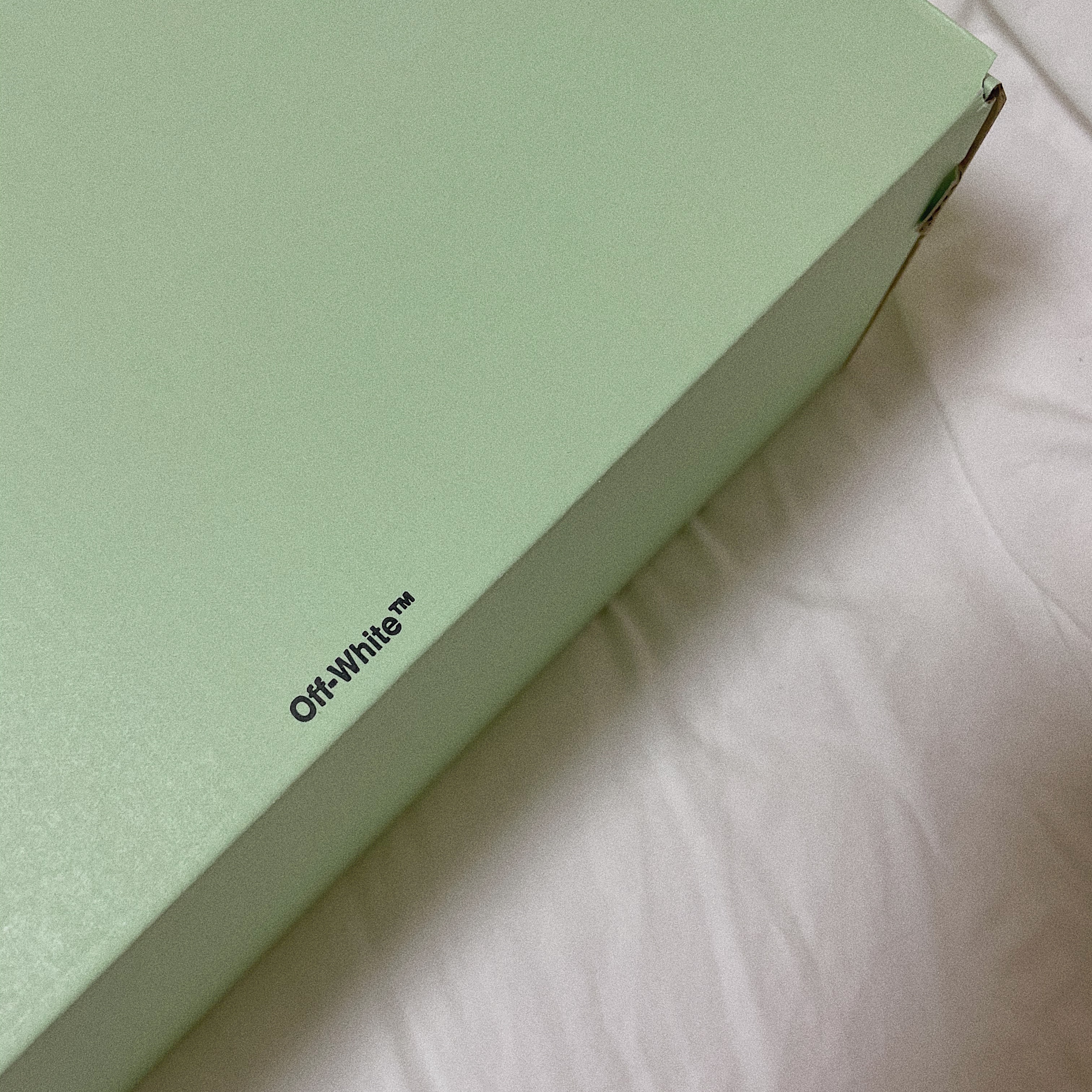 Converse x Off-White Chuck 70 High V2 2021 착용 스타일 - 2