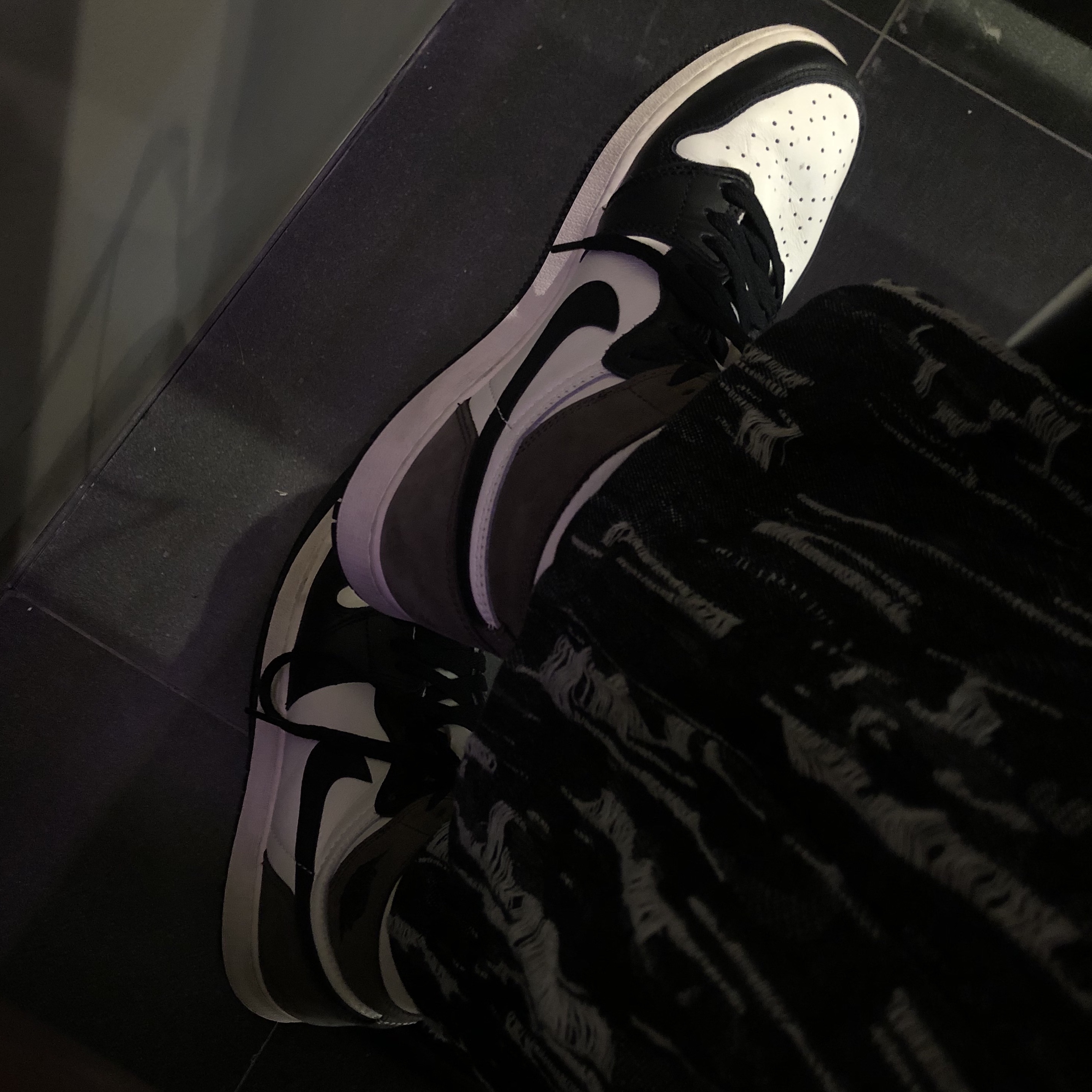 Jordan 1 Retro High OG Black Mocha, (GS) Jordan 1 Retro High OG Black Mocha 착용 스타일