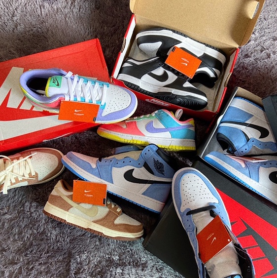 (GS) Jordan 1 Retro High OG University Blue, Nike Dunk Low Pro Premium Medium Curry 착용 스타일