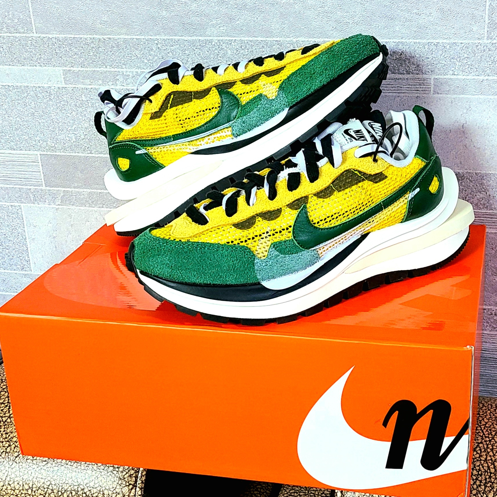 Nike x Sacai VaporWaffle Tour Yellow & Gorge Green Sail 착용 스타일