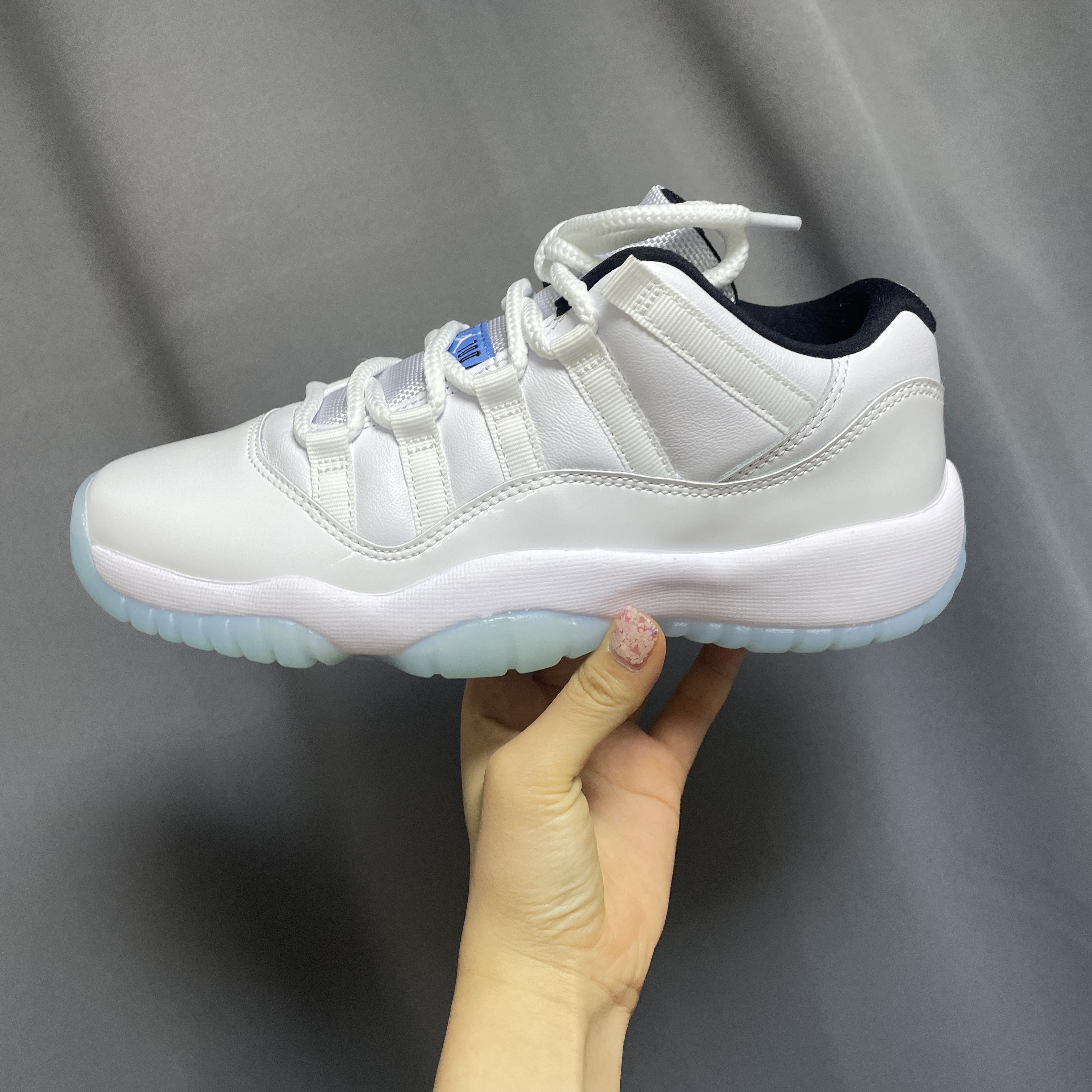 (GS) Jordan 11 Retro Low Legend Blue 착용 스타일 - 3