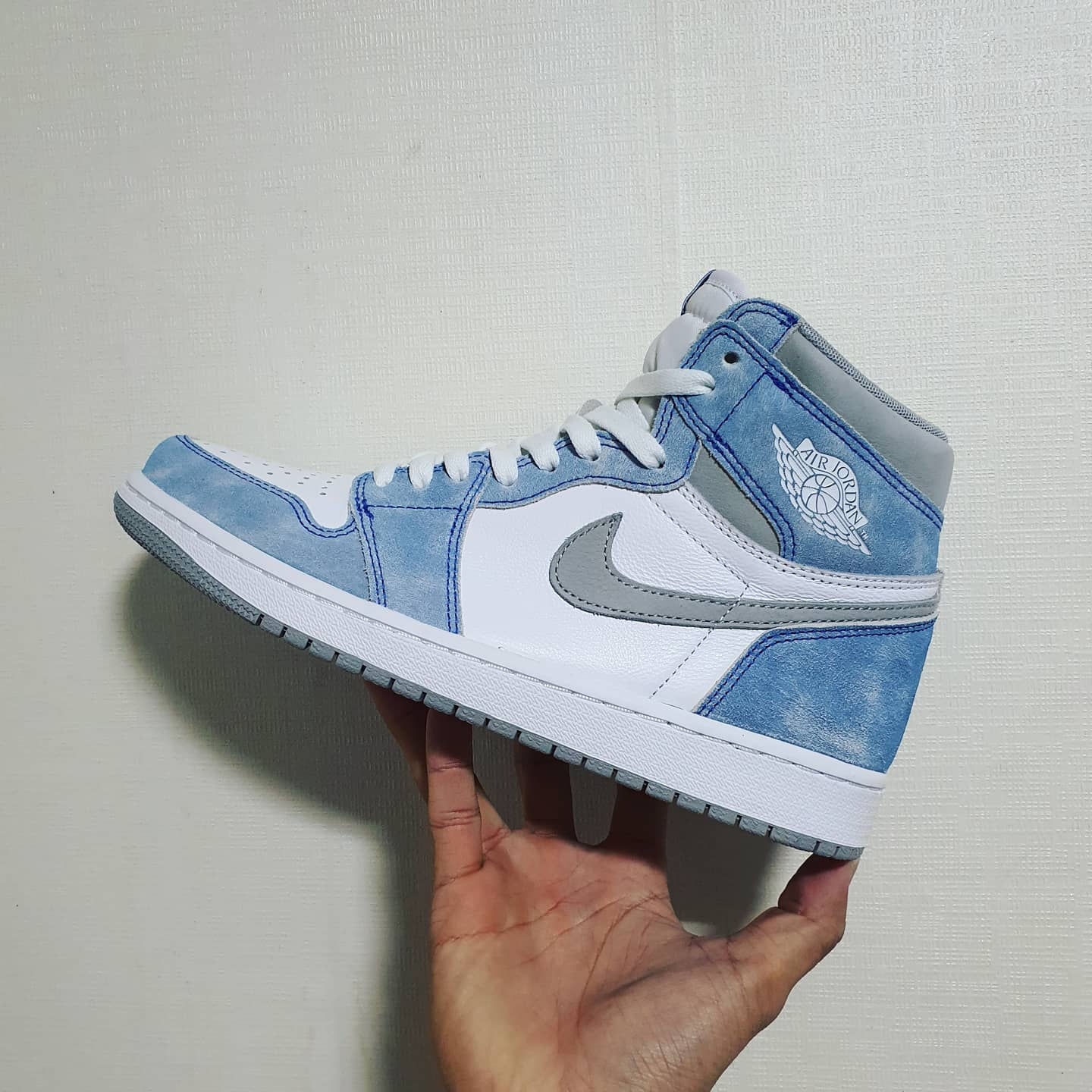 Jordan 1 Retro High OG Hyper Royal, Jordan 1 Mid Bred Banned 2020 착용 스타일 - 1