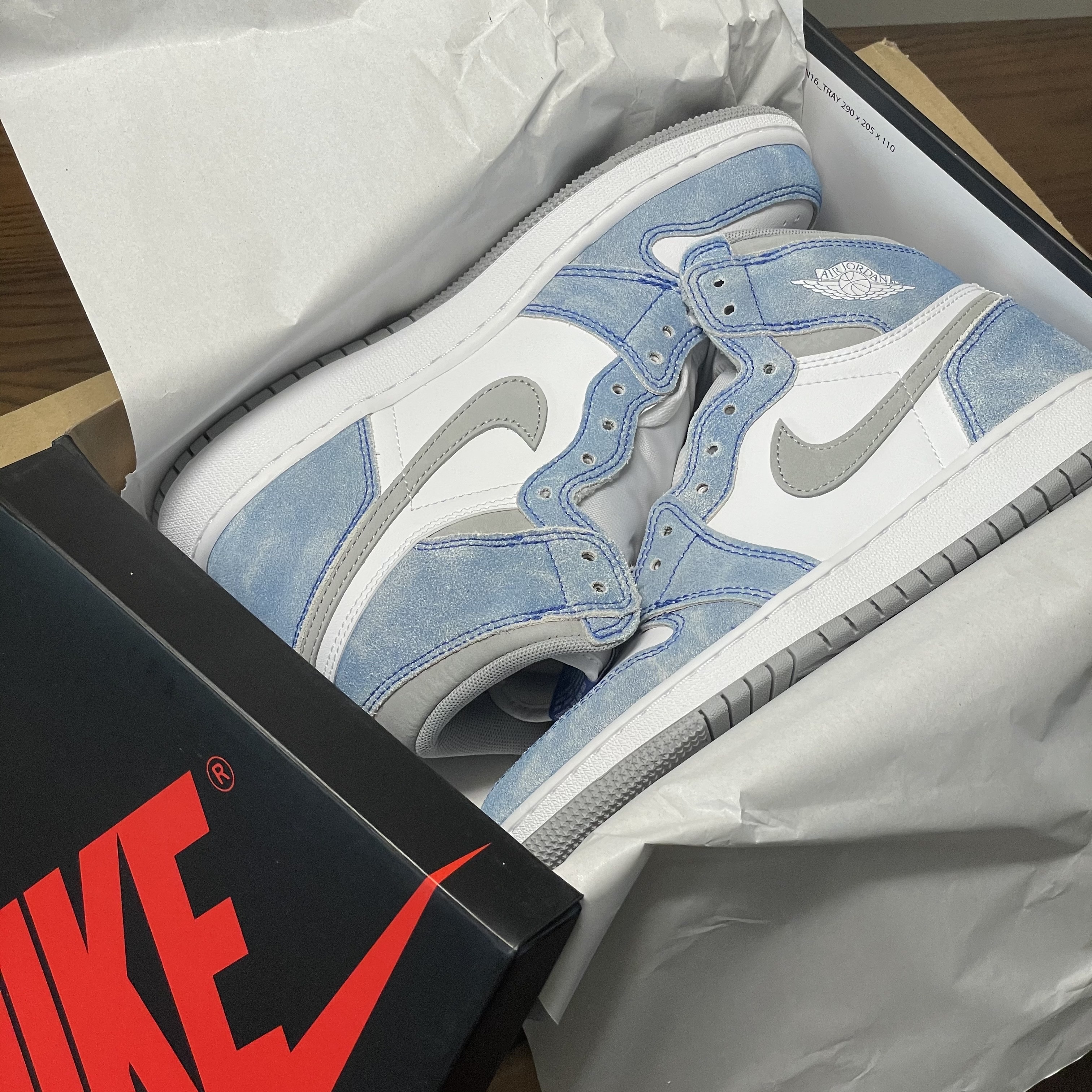 (GS) Jordan 1 Retro High OG Hyper Royal 착용 스타일 - 1