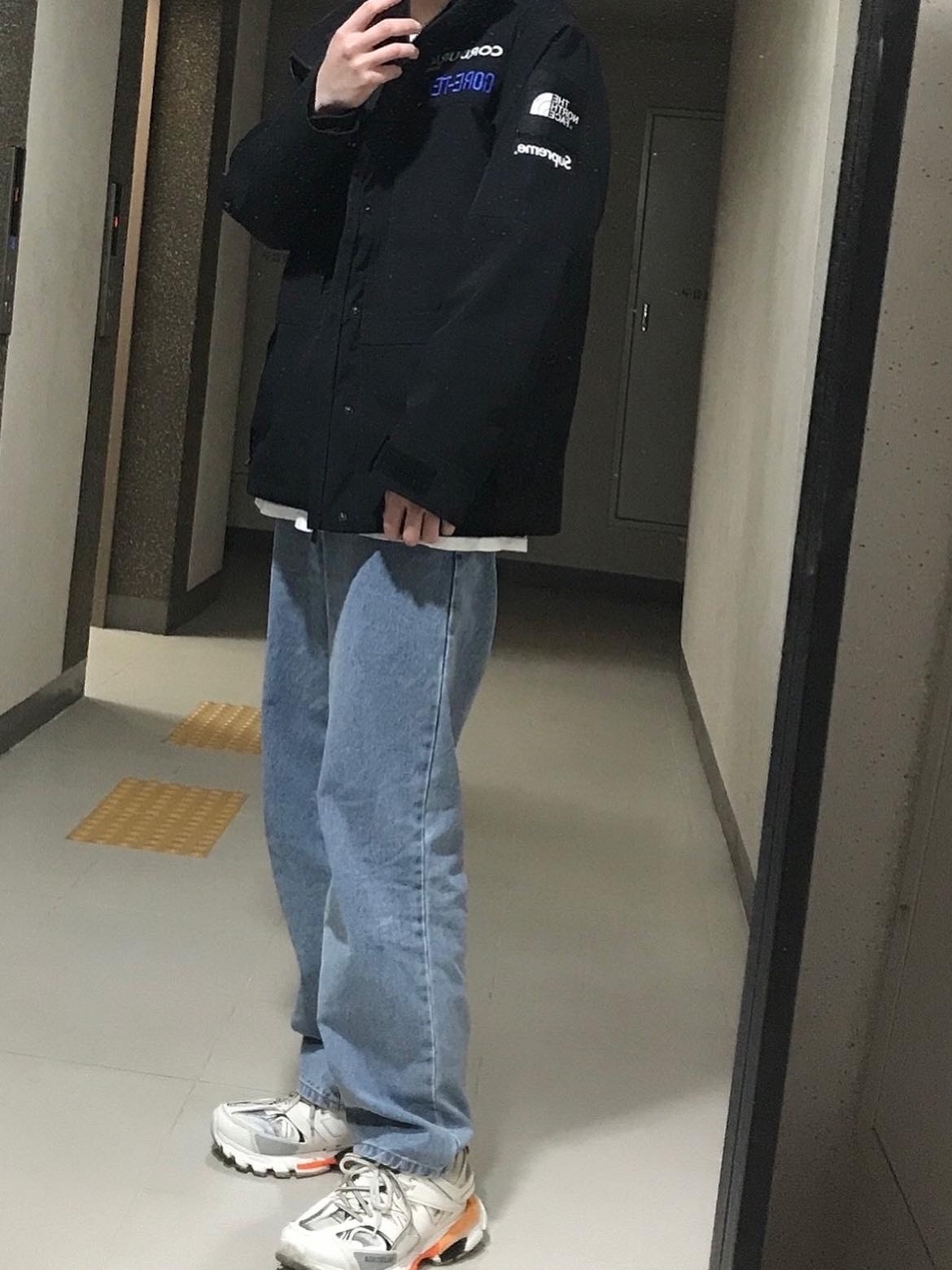 Balenciaga Track Sneakers White Orange 2019, Supreme x The North Face Expedition Jacket Black - 18FW 착용 스타일 - 2