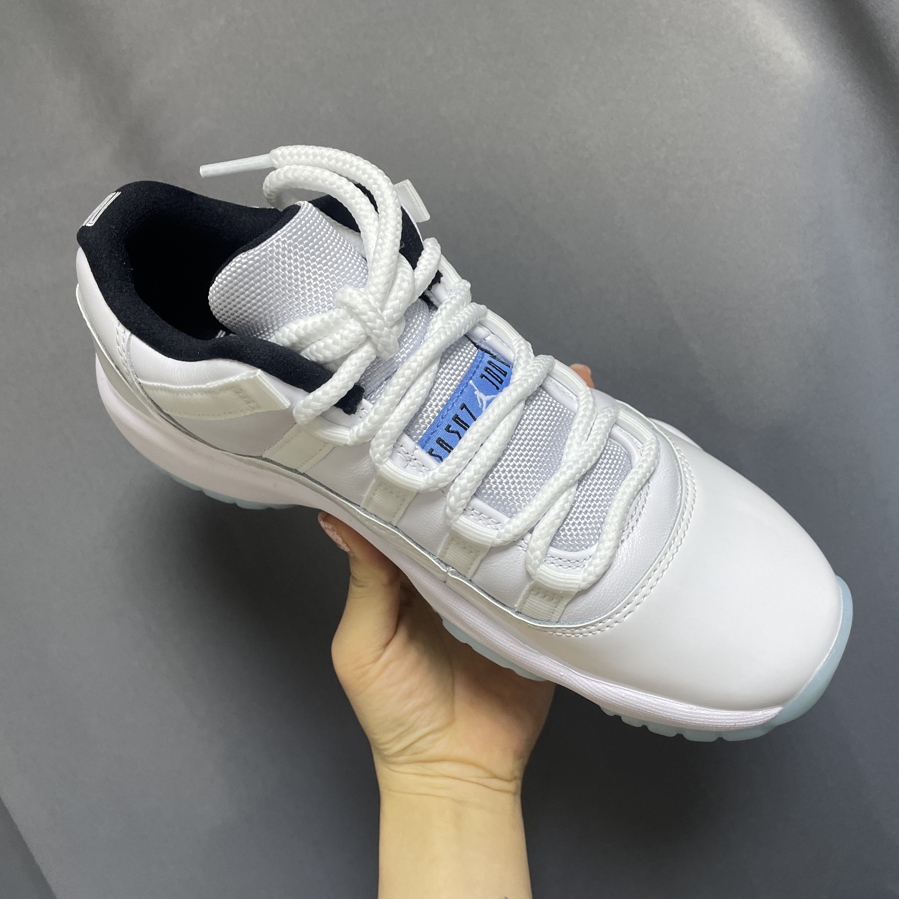 (GS) Jordan 11 Retro Low Legend Blue 착용 스타일 - 2