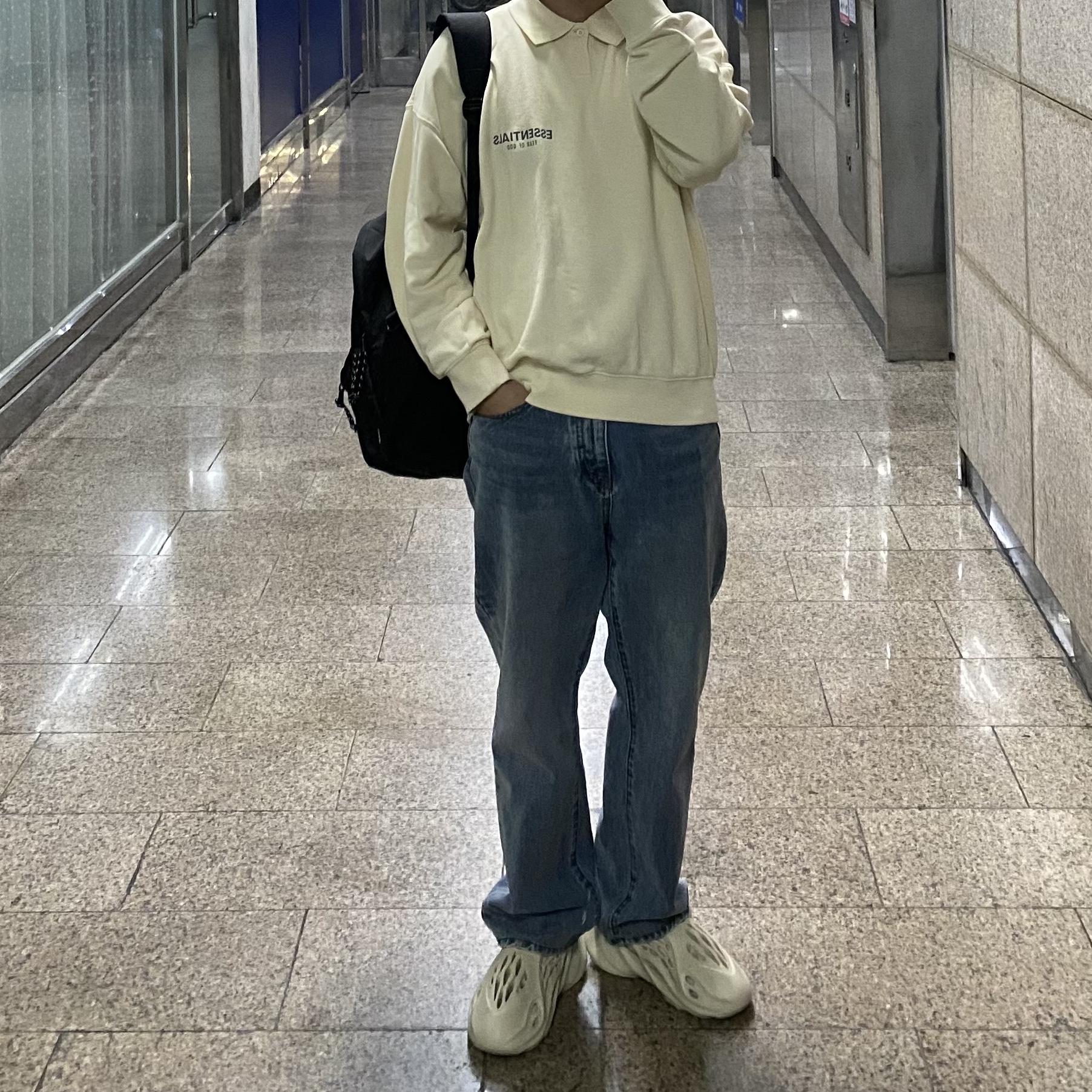 Adidas Yeezy Foam RNNR Sand, Essentials Long Sleeve Boxy Polo Cream - 20FW 착용 스타일