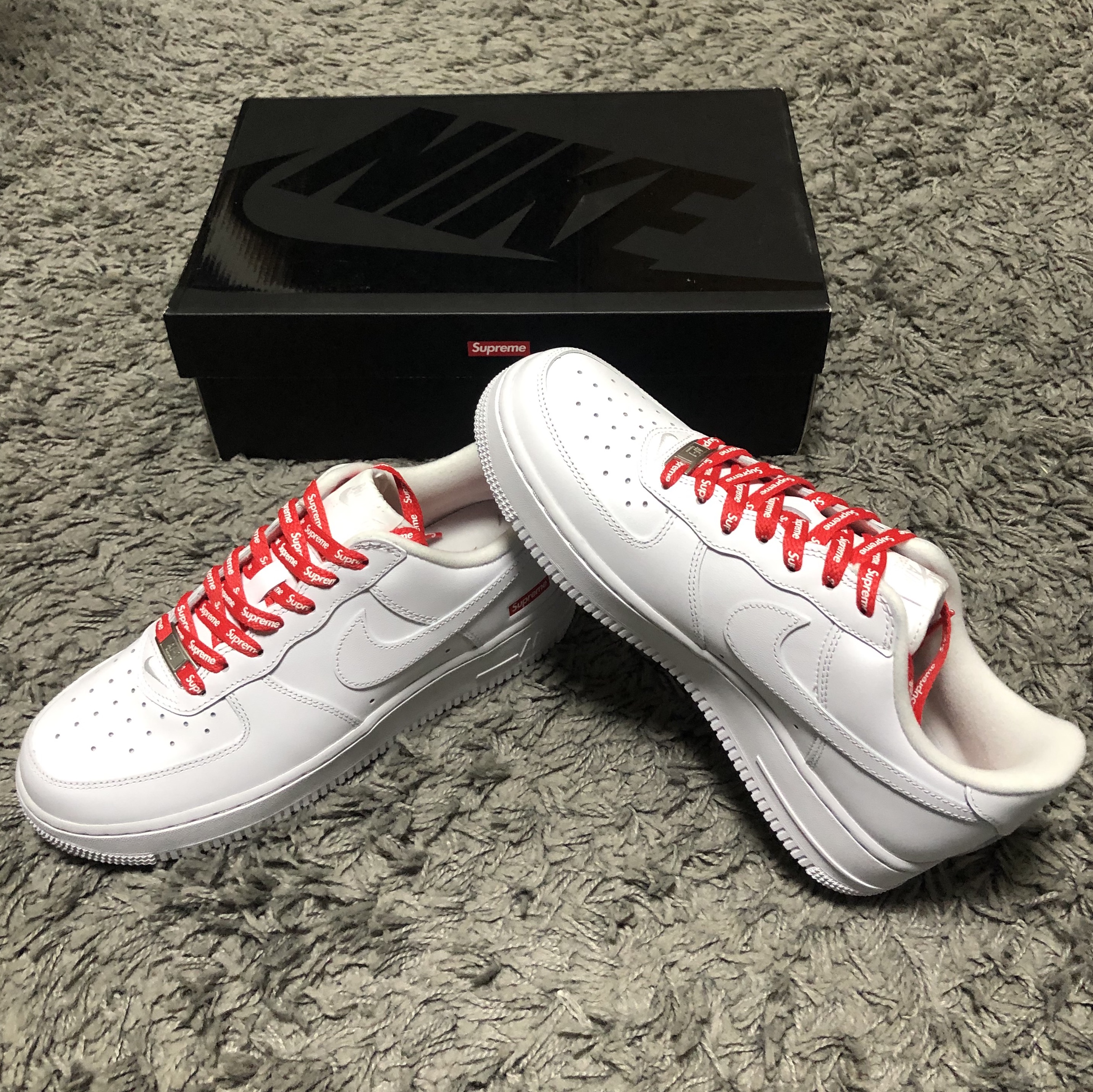 Nike x Supreme Air Force 1 Low White 착용 스타일