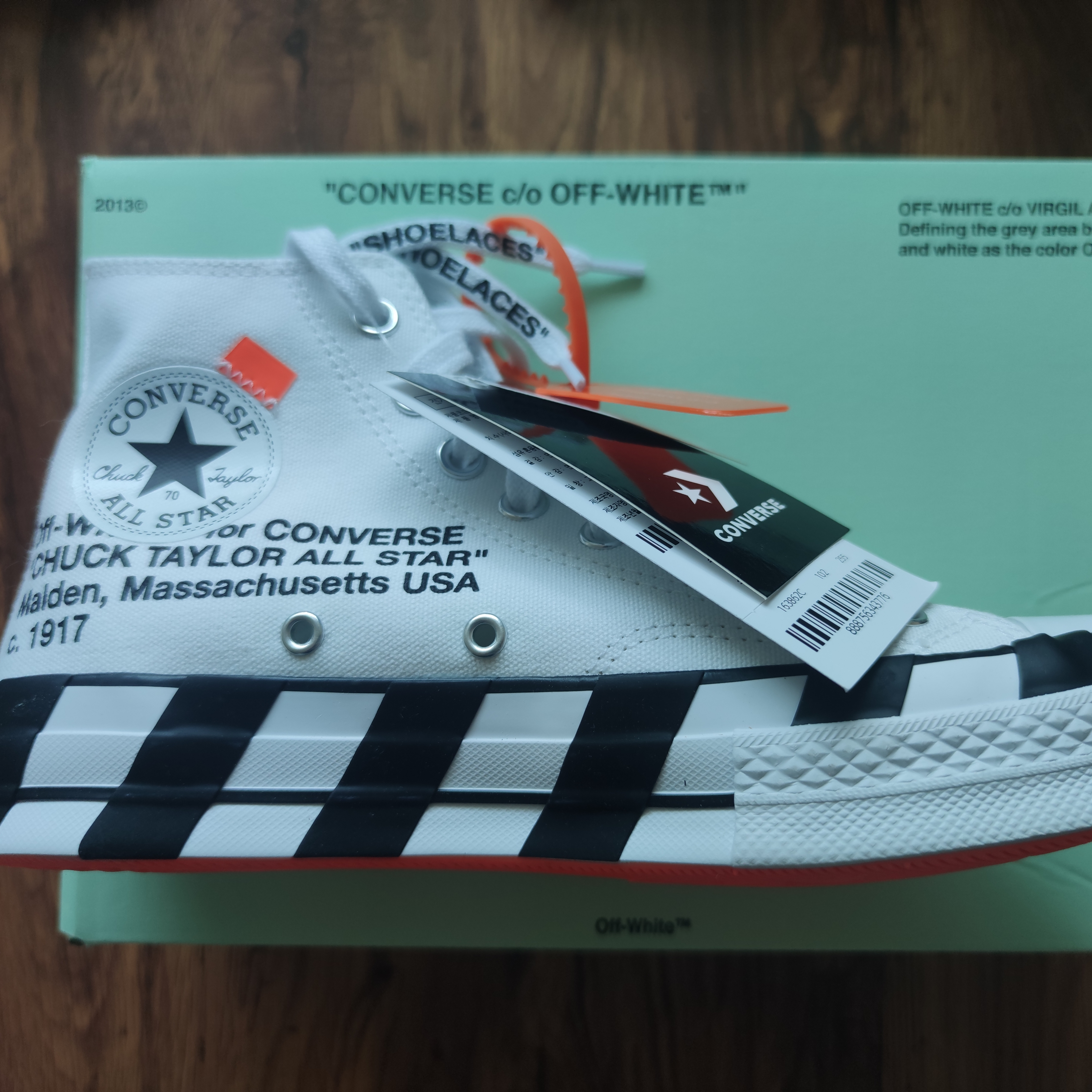 Converse x Off-White Chuck 70 High V2 2021 착용 스타일 - 1