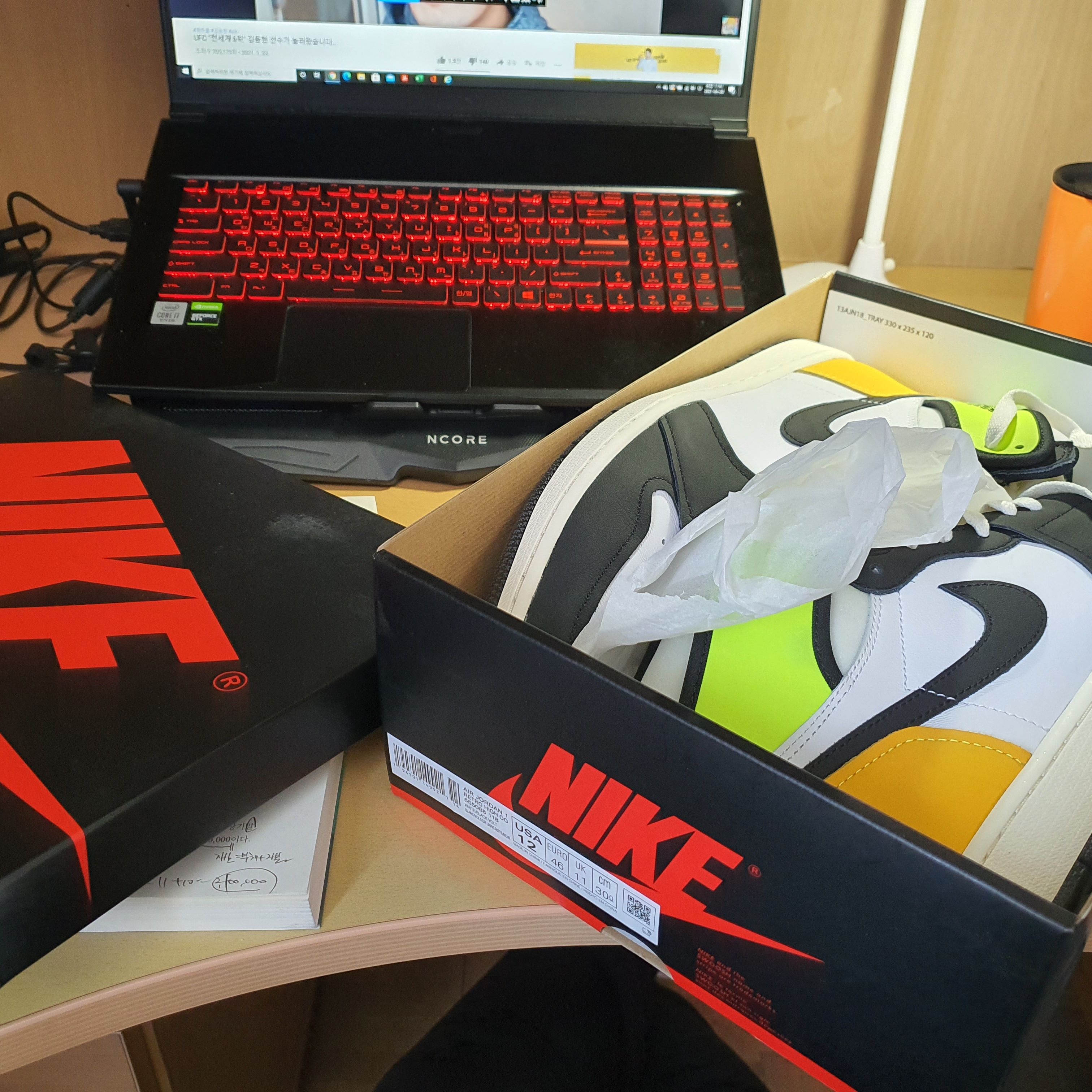 Jordan 1 Retro High OG Volt Gold 착용 스타일