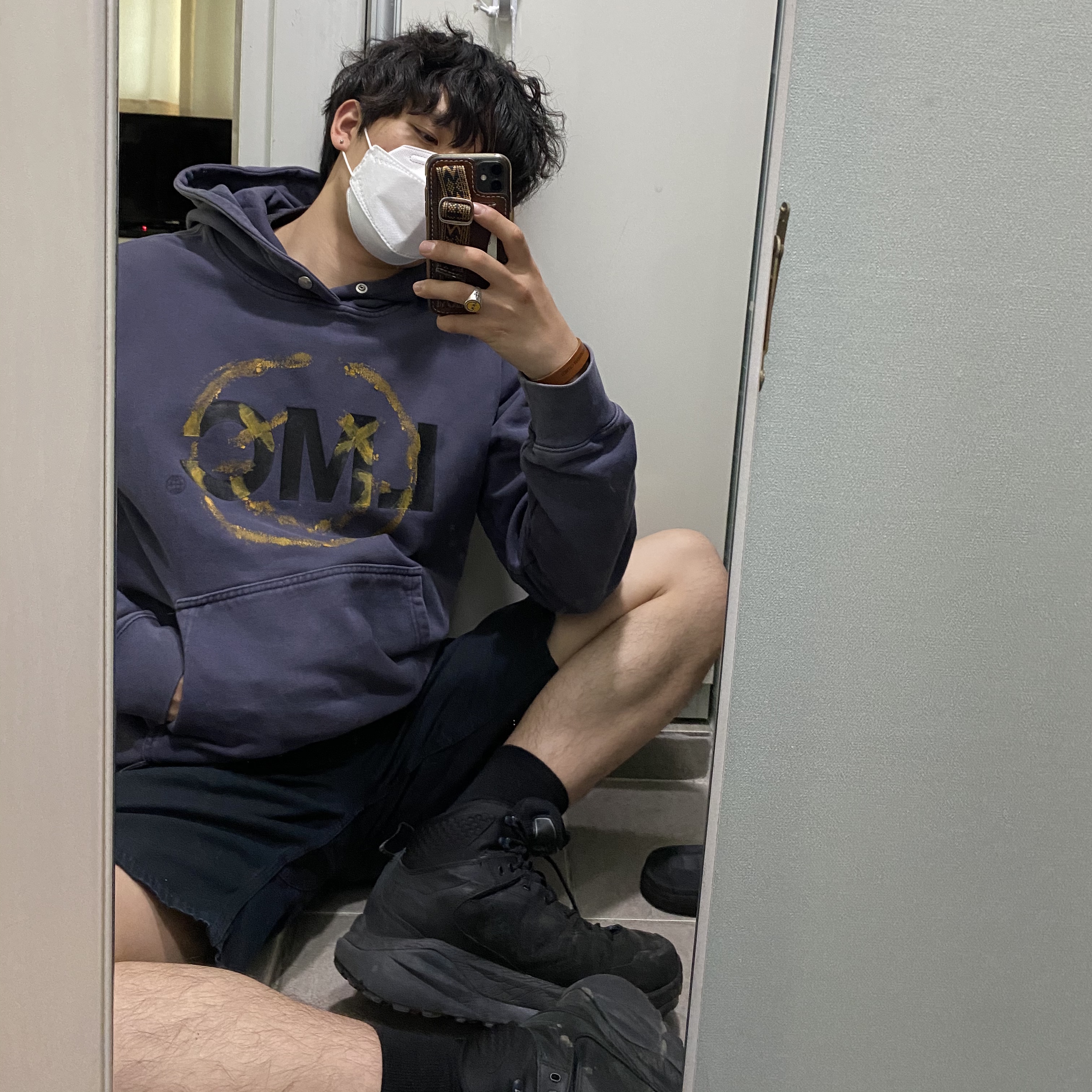 Hoka Kaha Gore-Tex Black Phantom 착용 스타일