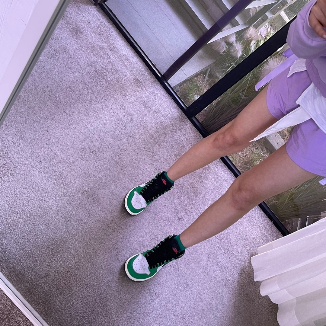 (W) Jordan 1 Retro High OG Lucky Green 착용 스타일 - 2