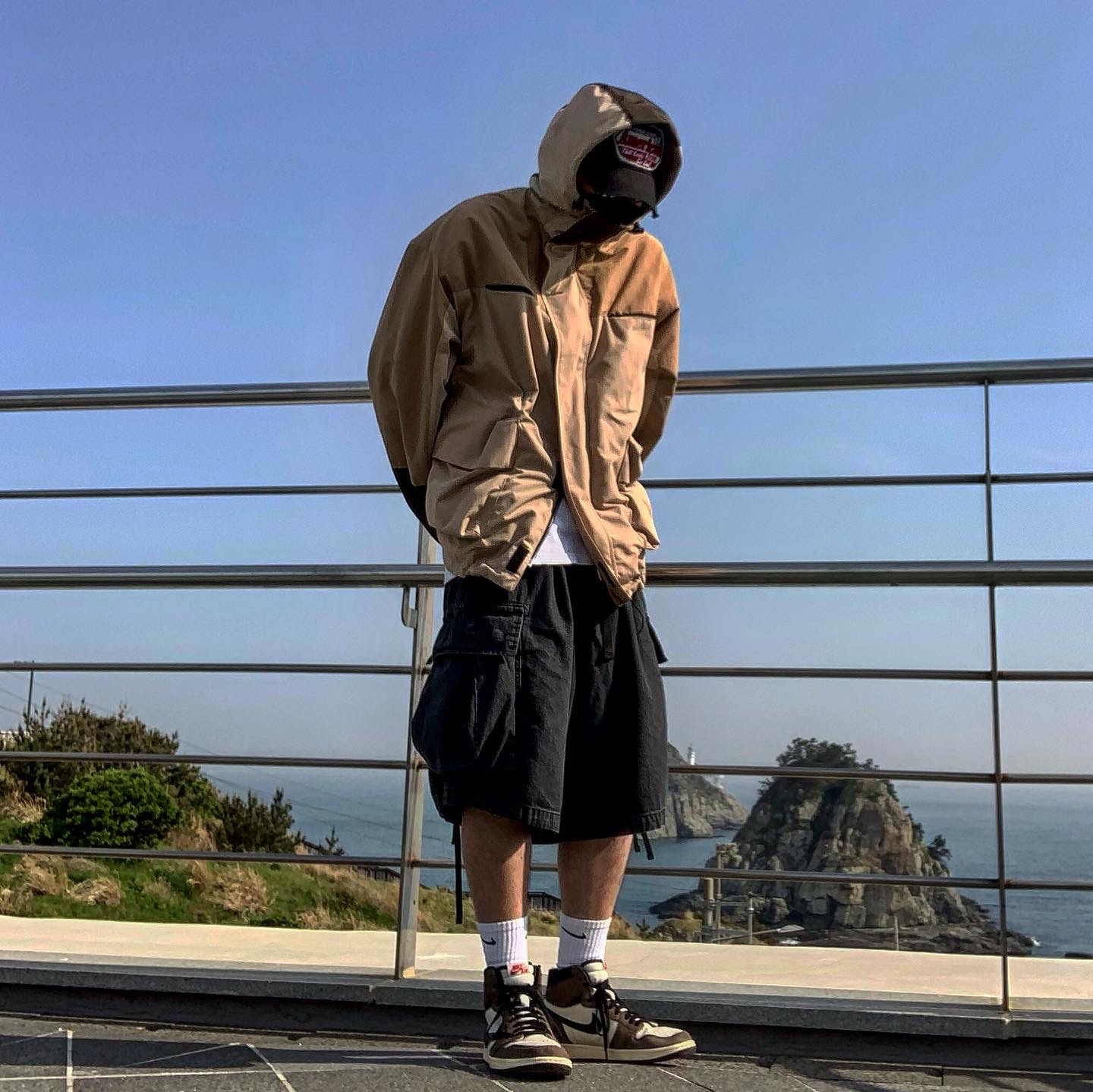Jordan 1 x Travis Scott Retro High OG SP Mocha 착용 스타일 - 2