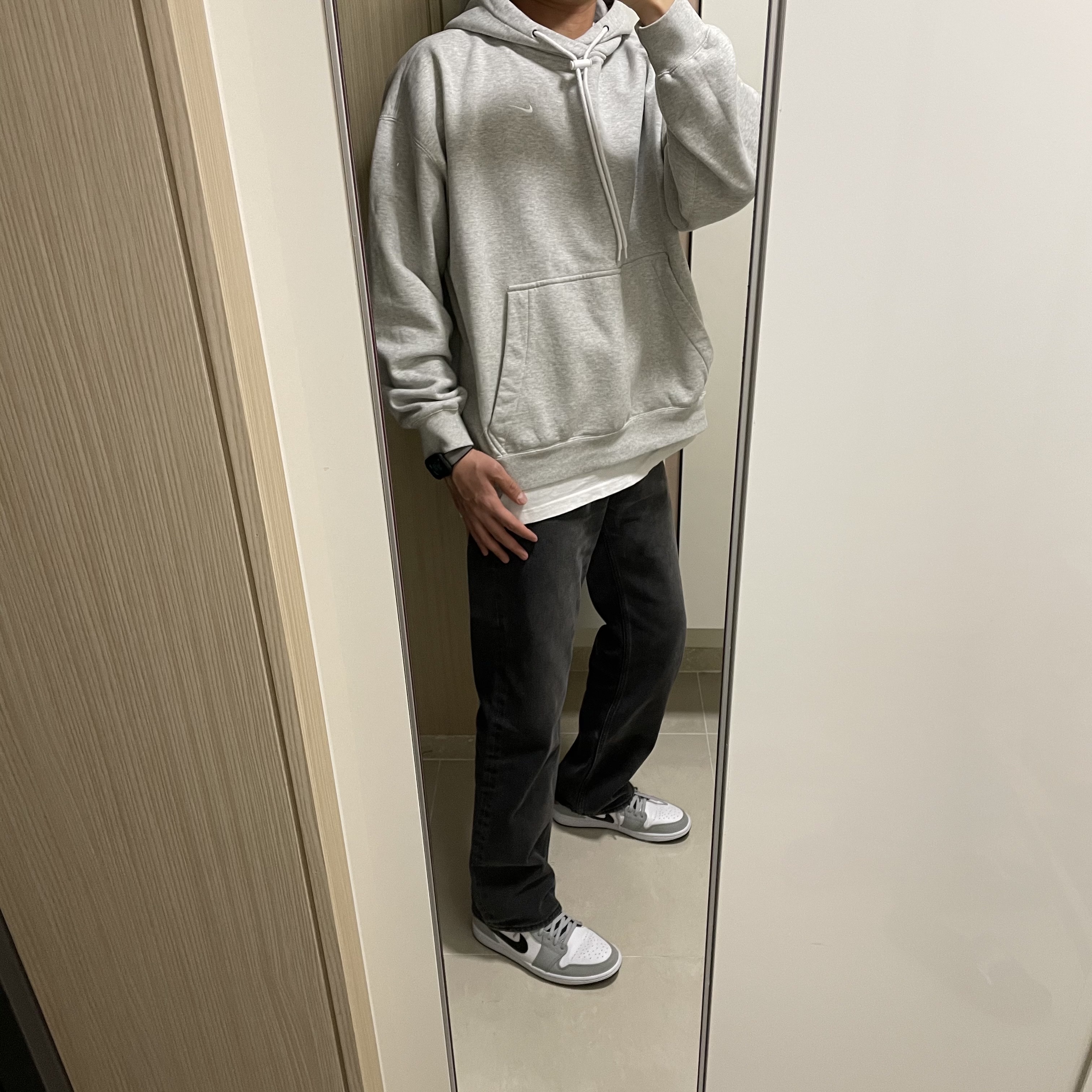 Nike M NRG Hoodie Grey Heather, Jordan 1 Low Light Smoke Grey 착용 스타일