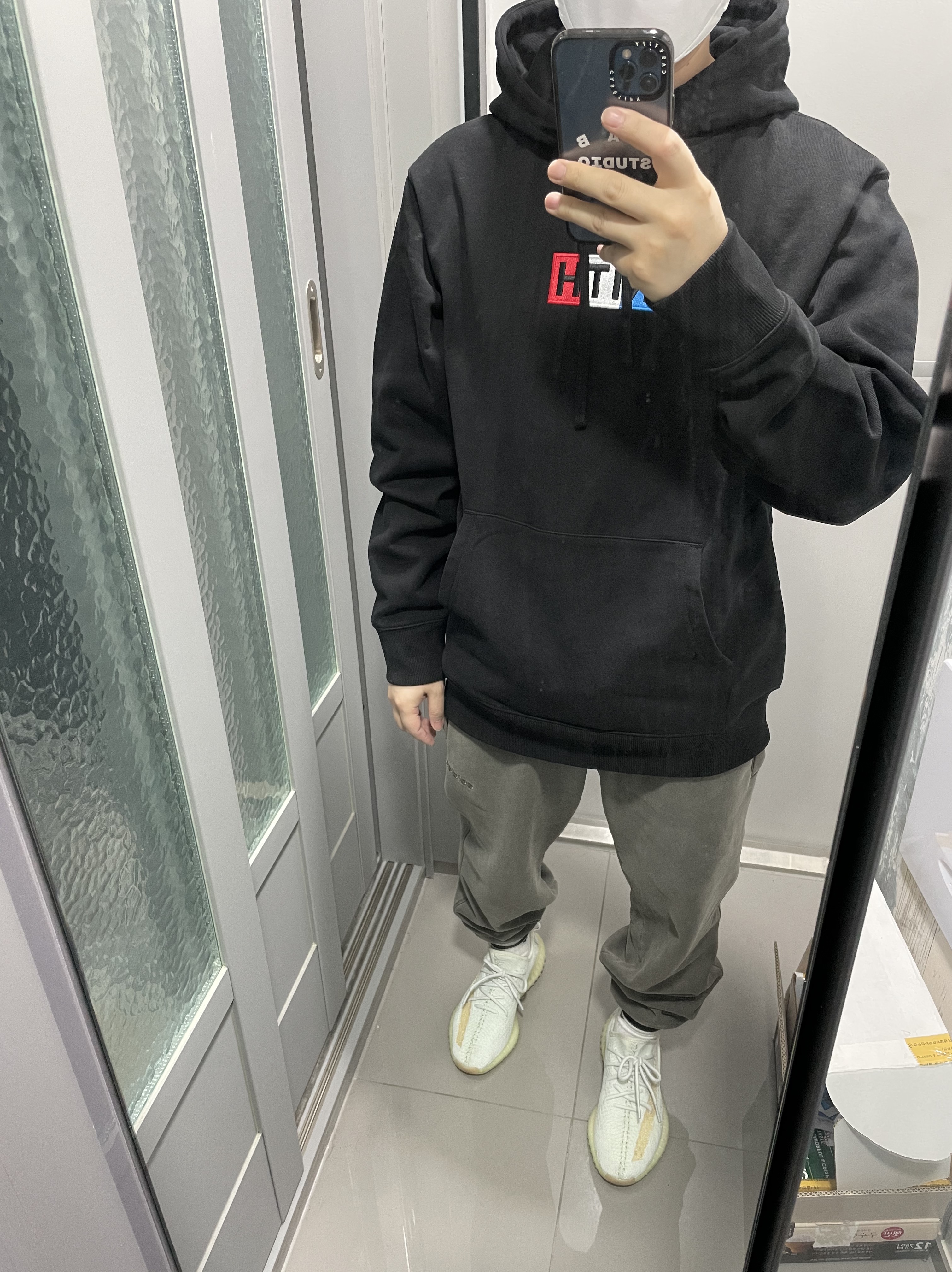 Adidas Yeezy Boost 350 V2 Hyperspace 착용 스타일