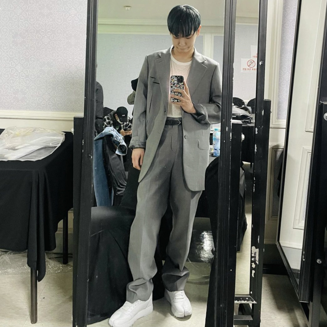 Reebok x Maison Margiela Classic Leather Tabi Shoes White 착용 스타일 - 2
