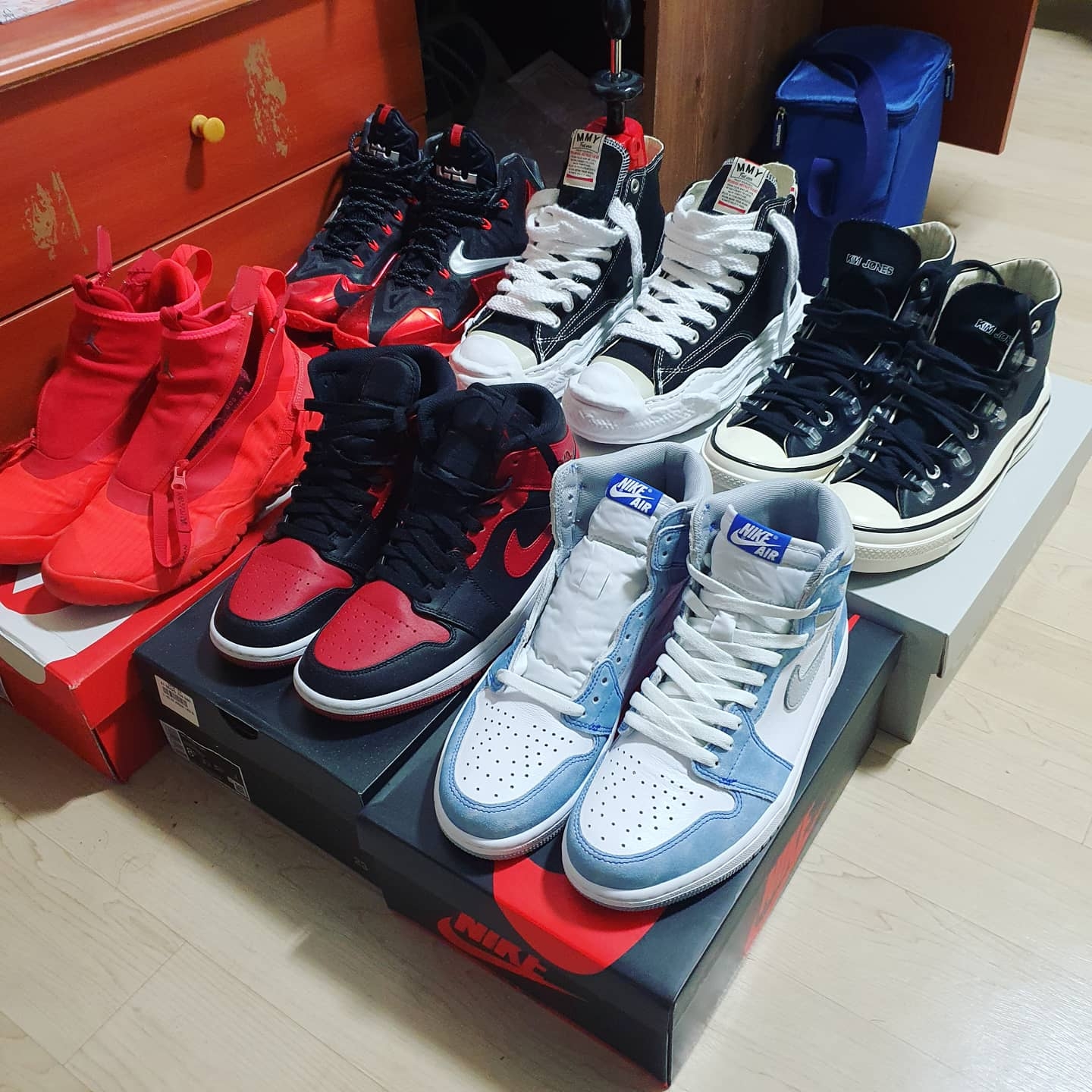 Jordan 1 Retro High OG Hyper Royal, Jordan 1 Mid Bred Banned 2020 착용 스타일 - 5