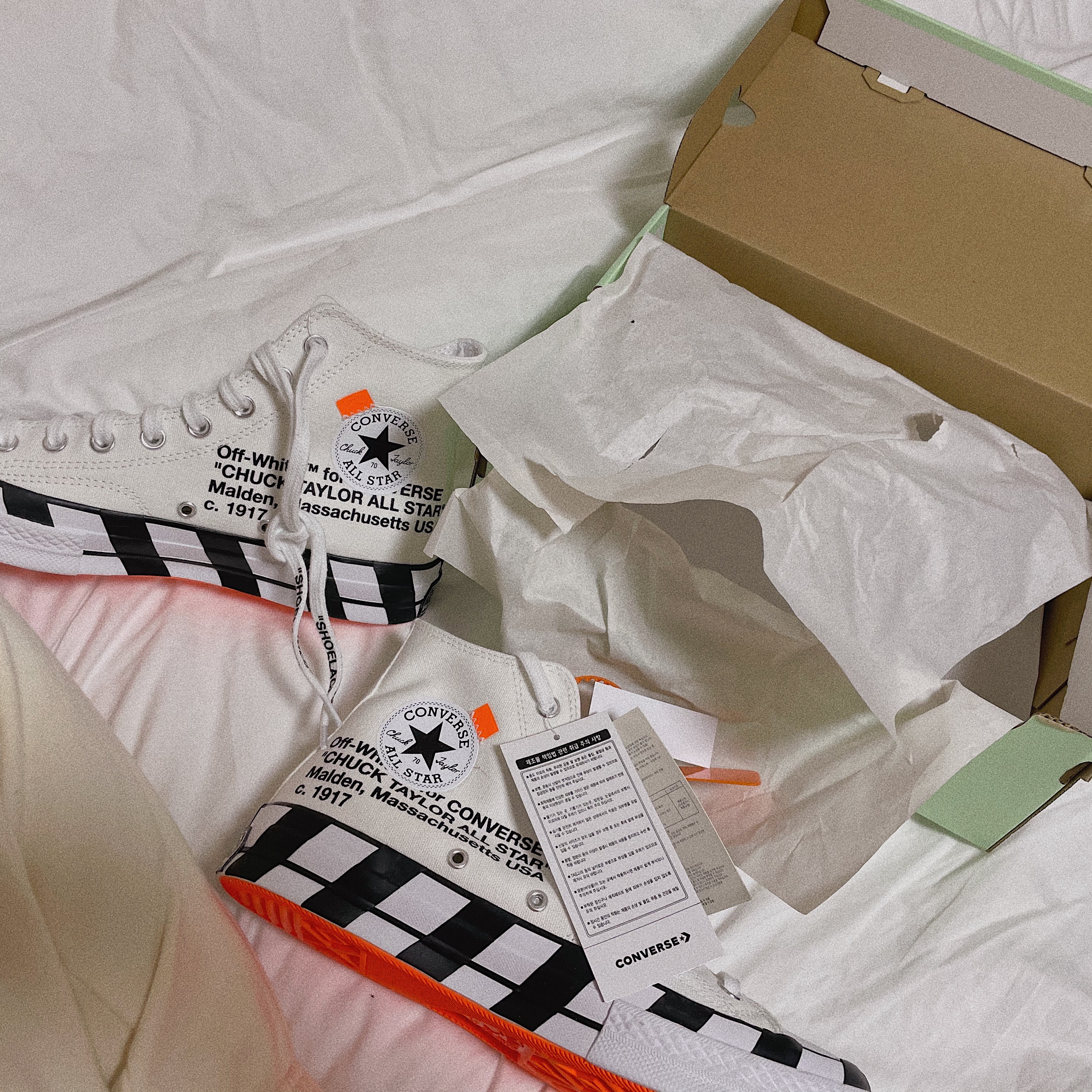 Converse x Off-White Chuck 70 High V2 2021 착용 스타일 - 1