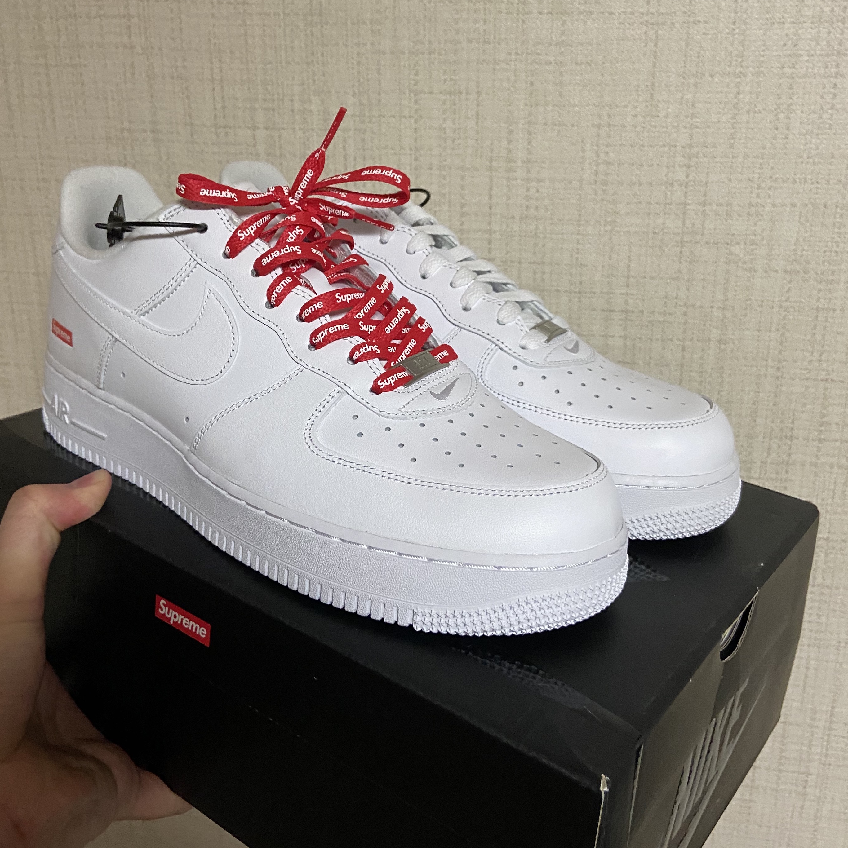 Nike x Supreme Air Force 1 Low White 착용 스타일 - 2