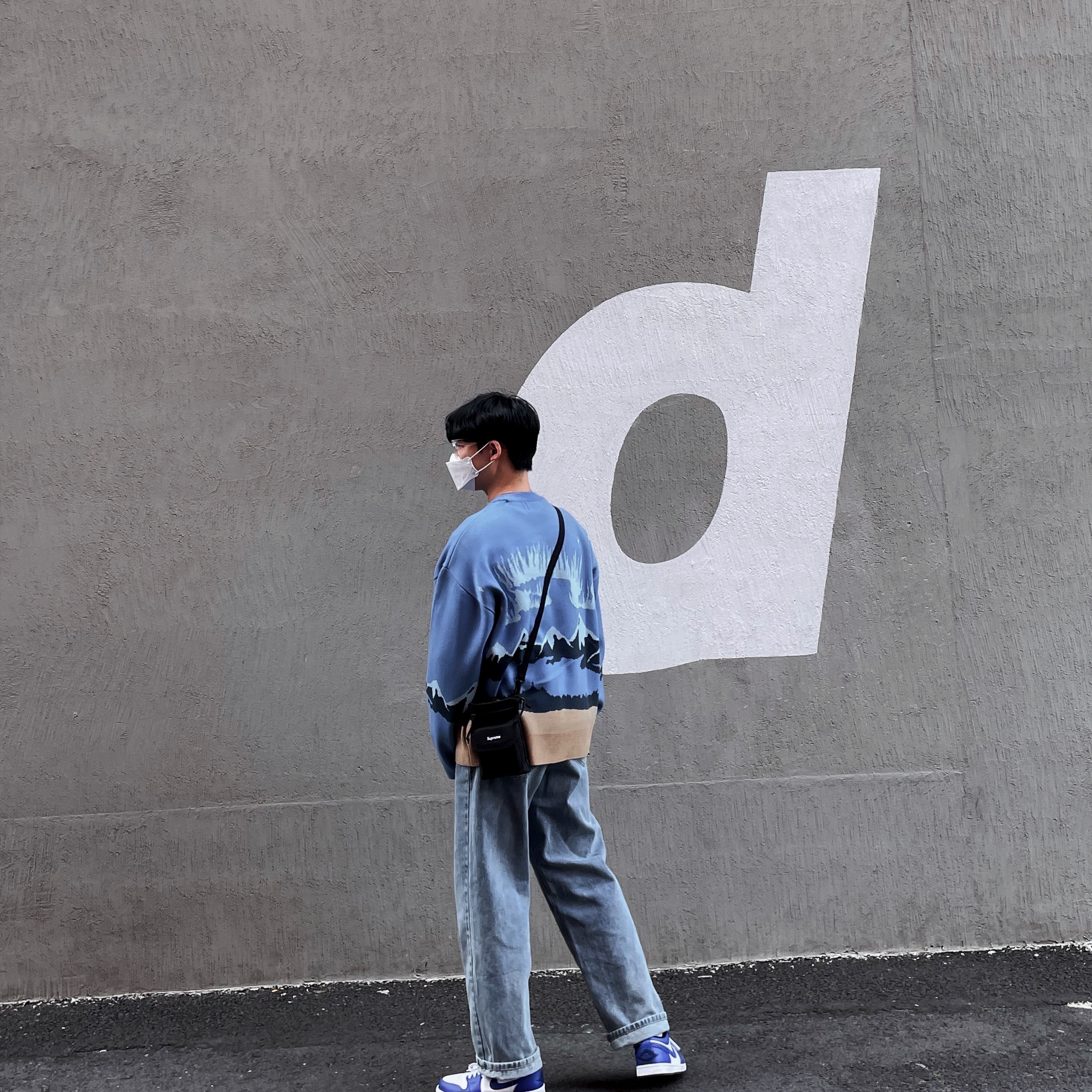 Jordan 1 Low Hyper Royal, Supreme Shoulder Bag Black - 18SS ์ฐฉ์ฉ ์คํ์ผ