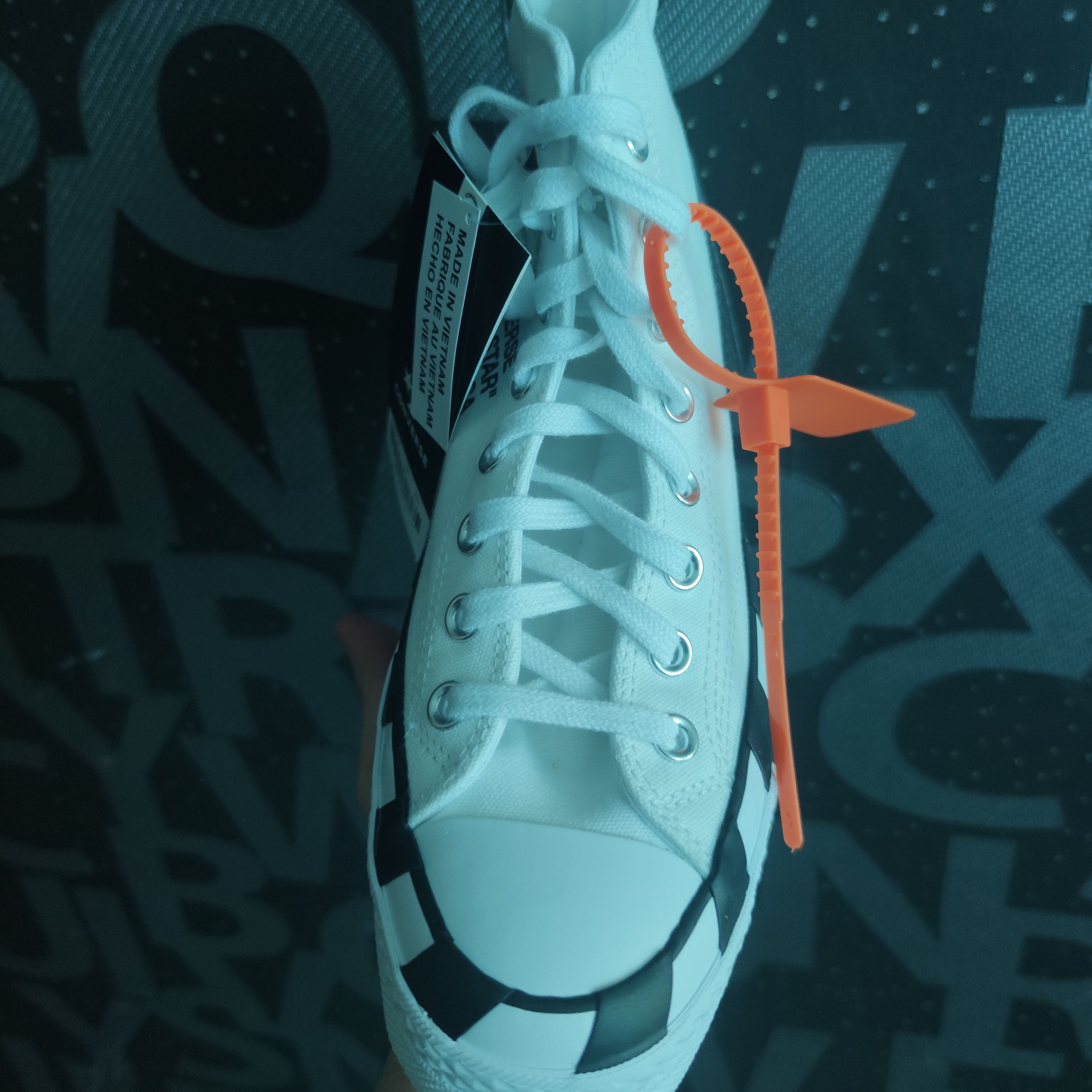 Converse x Off-White Chuck 70 High V2 2021 착용 스타일 - 5