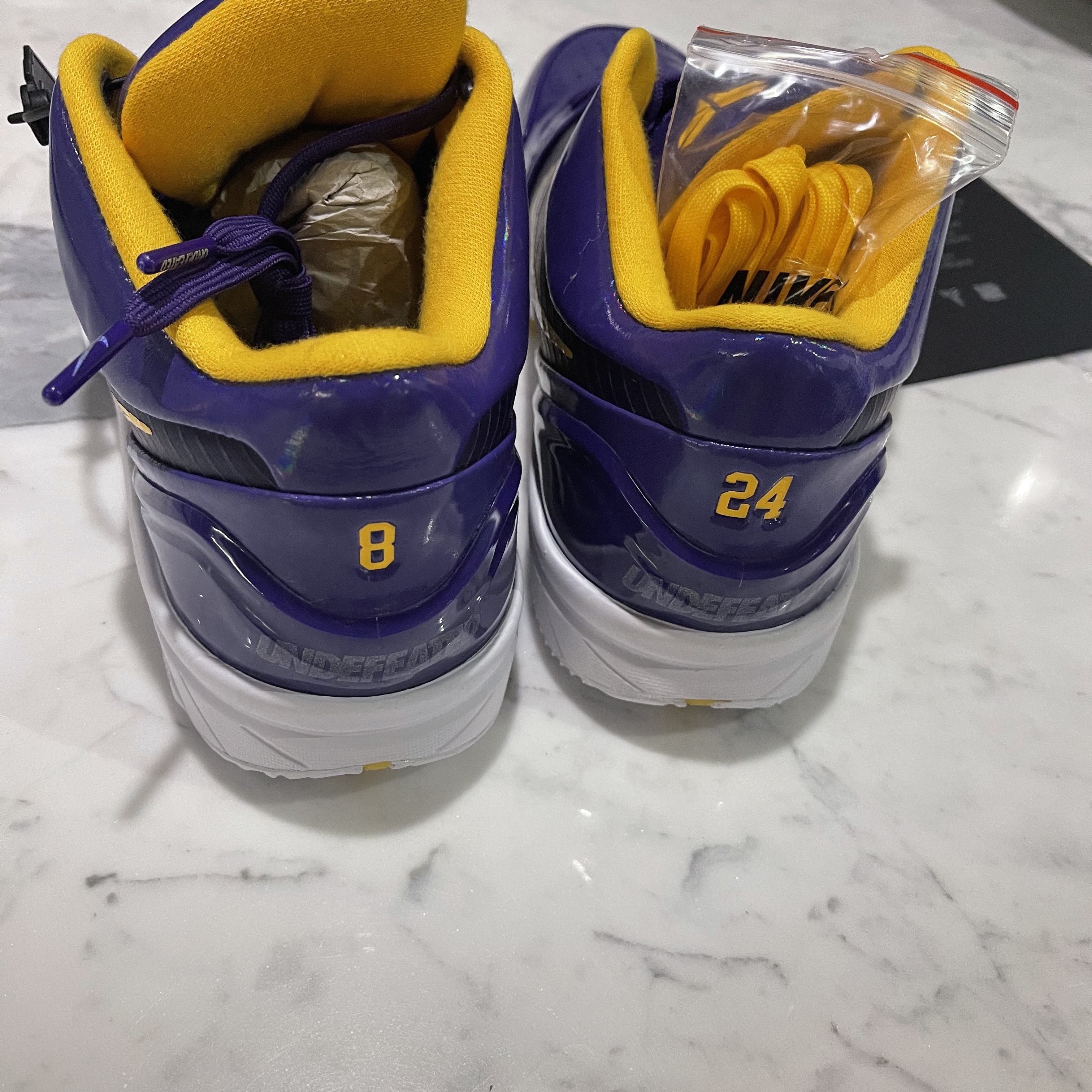 Nike x Undefeated Kobe 4 Protro Los Angeles Lakers 착용 스타일 - 3